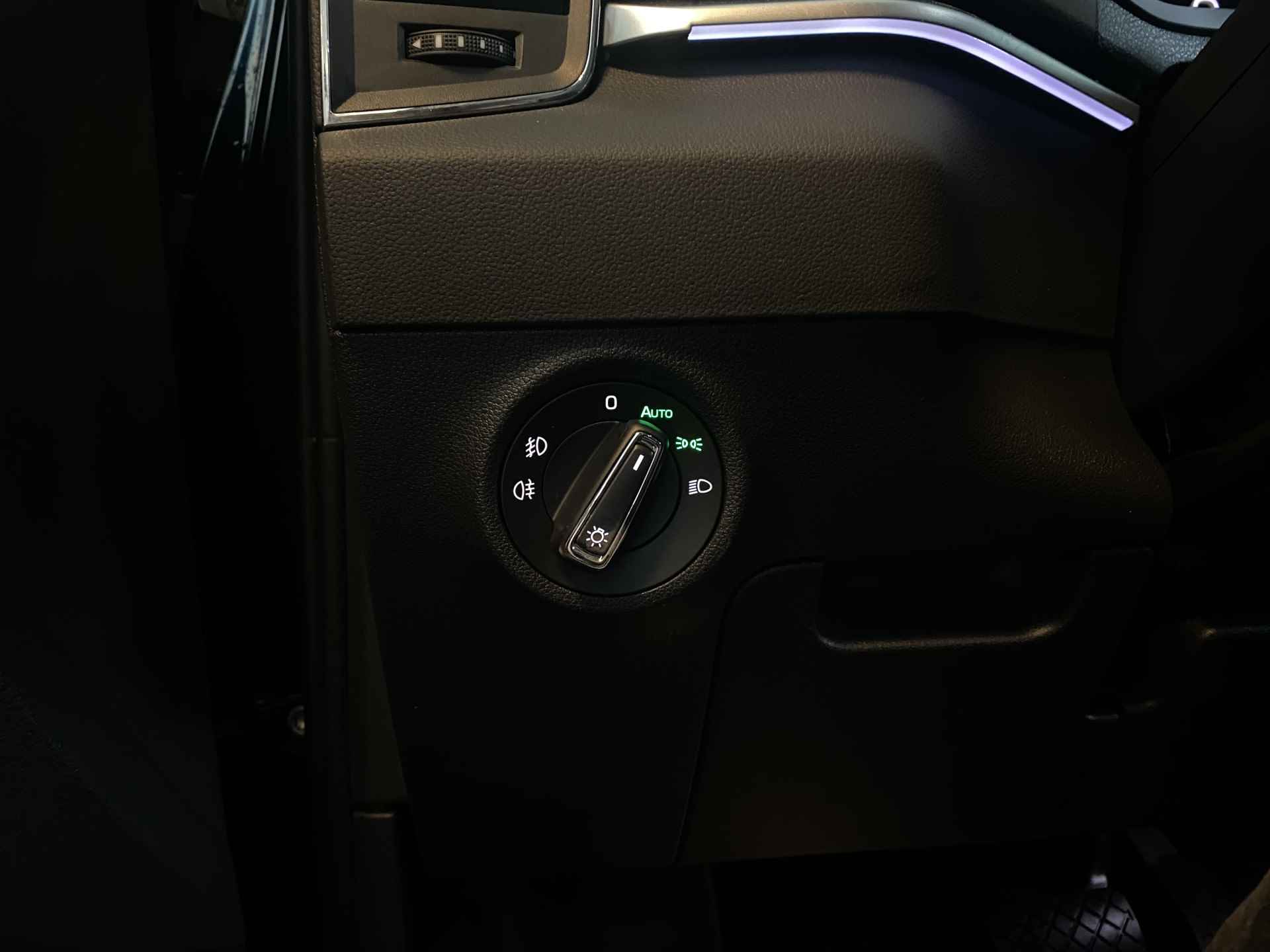 Škoda Karoq 1.5 TSI ACT Style | Automaat | Apple CarPlay | Navi | Climate Control | DAB | Verwarmde Voorruit | - 37/44