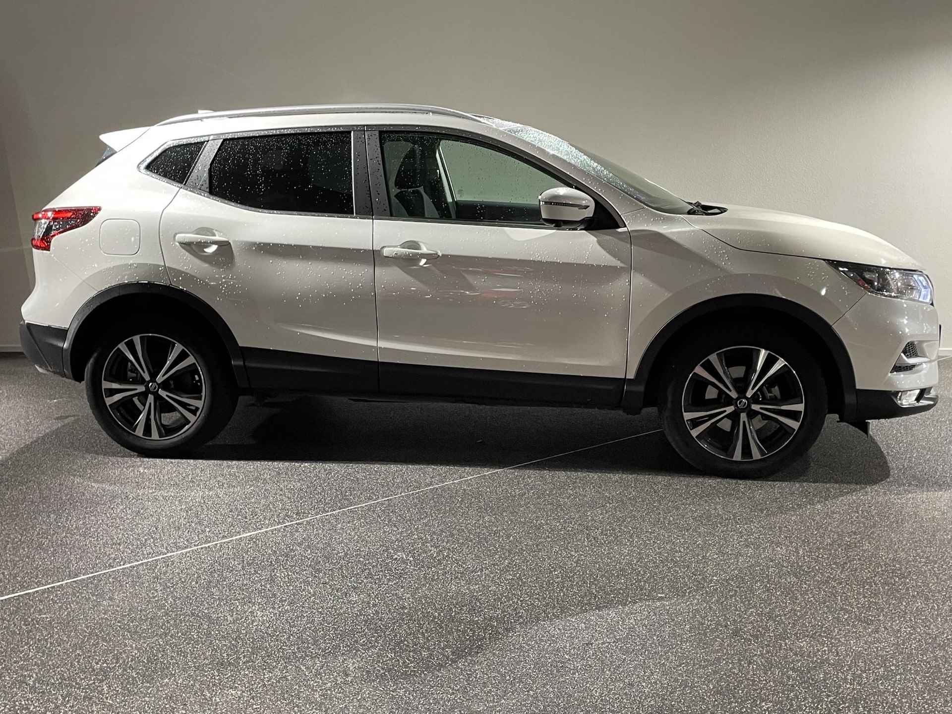 Nissan Qashqai 1.3 DIG-T N-Connecta - 3/9