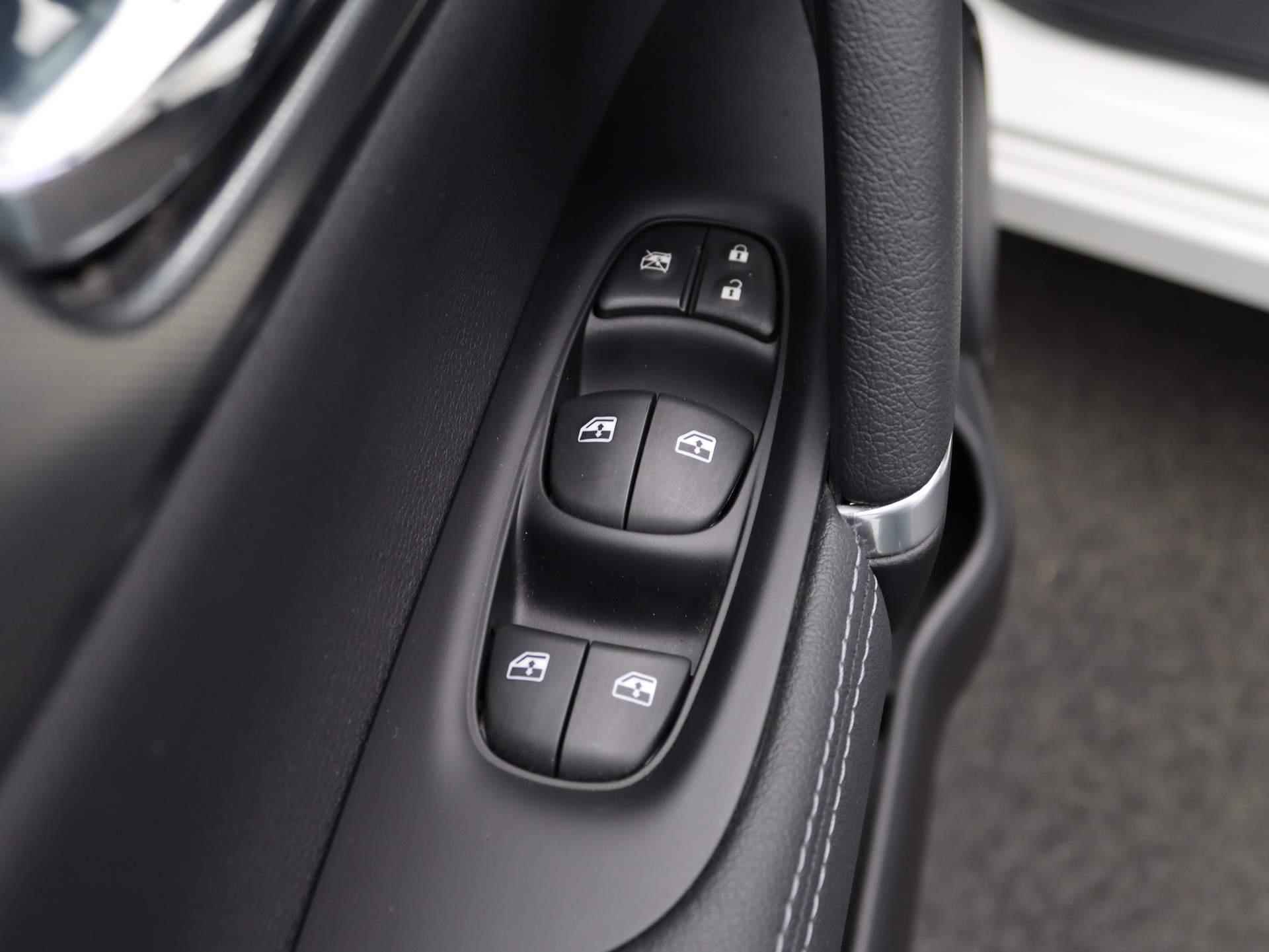 Nissan Qashqai 1.3 DIG-T Premium Edition Automaat | Airco | Navigatie | Cruise Control | Leren Bekleding | panoramadak | lichtmetalen velgen 19" | - 26/46