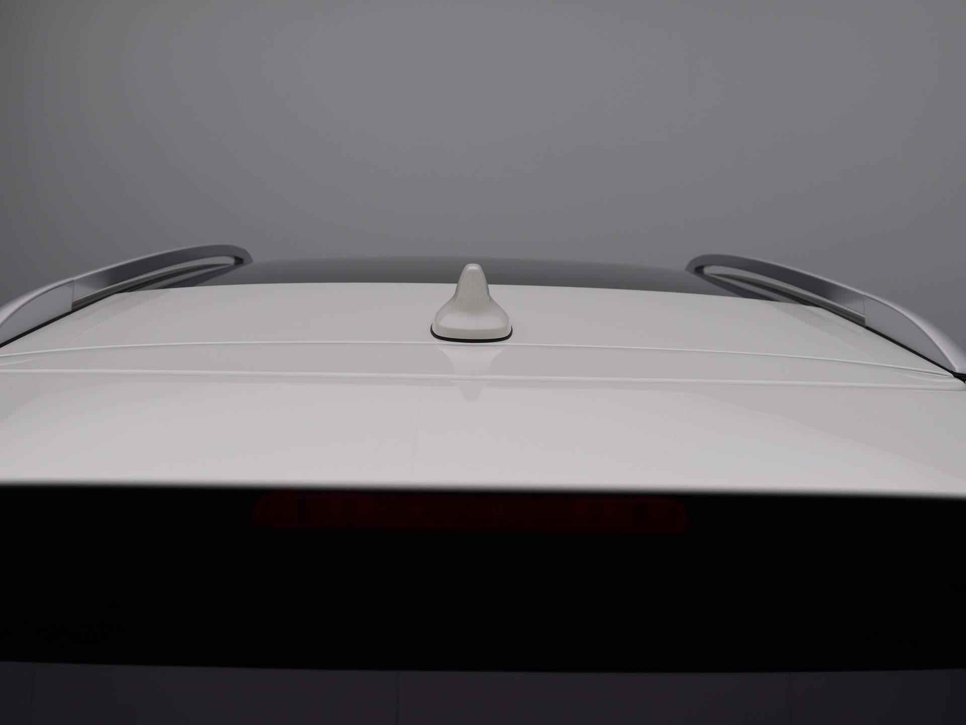 Nissan Qashqai 1.3 DIG-T Premium Edition Automaat | Airco | Navigatie | Cruise Control | Leren Bekleding | panoramadak | lichtmetalen velgen 19" | - 40/45
