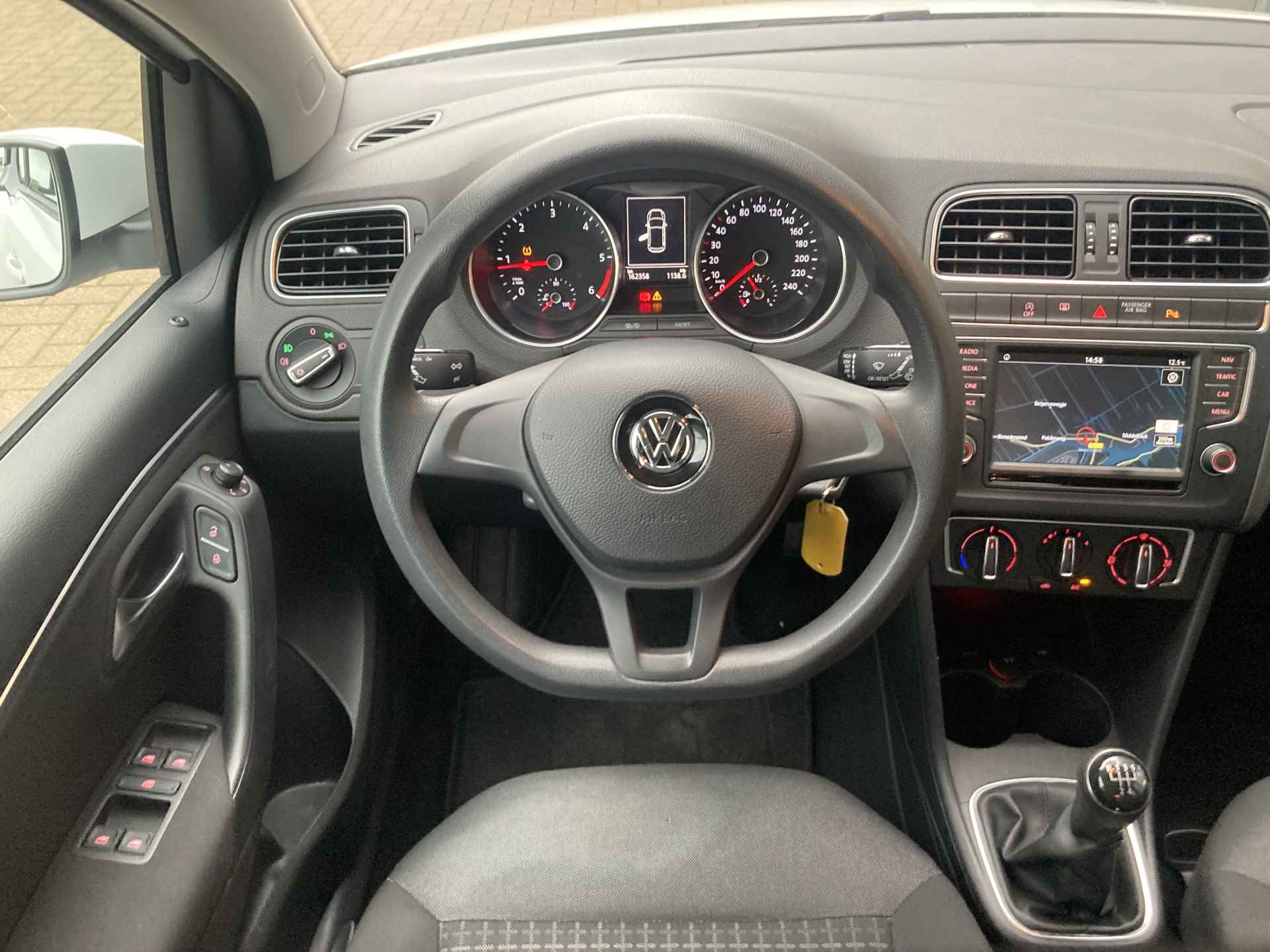 Volkswagen Polo 1.4 TDi 90pk Comfortline Exec.Plus 5-drs. NAVI/CARPLAY/AIRCO/CRUISE/PDC/BTW/2E EIGENAAR! - 14/73