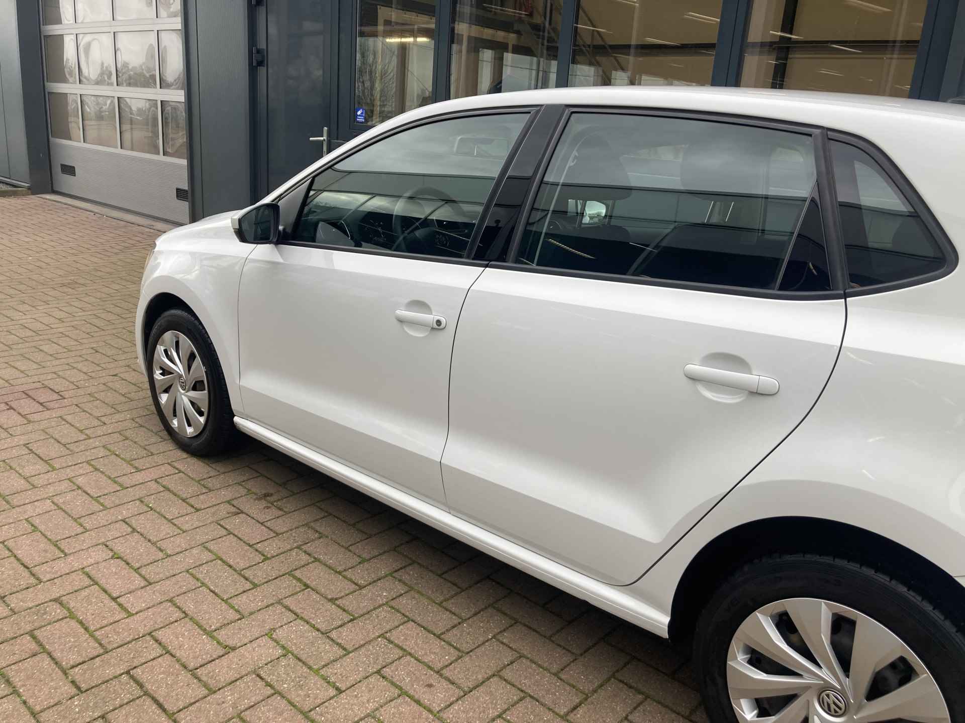 Volkswagen Polo 1.4 TDi 90pk Comfortline Exec.Plus 5-drs. NAVI/CARPLAY/AIRCO/CRUISE/PDC/BTW/2E EIGENAAR! - 35/73