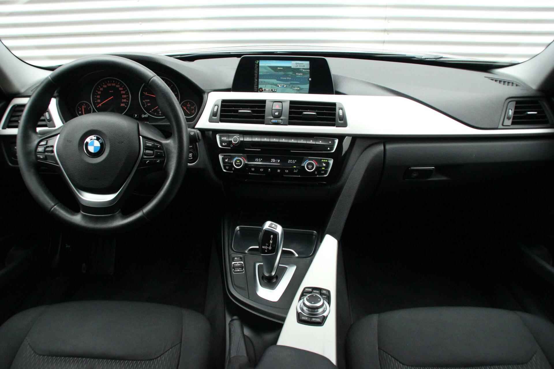 BMW 3-serie Touring 318i Executive Sport Automaat |NAVIGATIE, CRUISE, CLIMATE, STOELVERWARMING, PDC, LED, BLUETOOTH, ELKTR. KLEP, 19 INCH| - 6/26