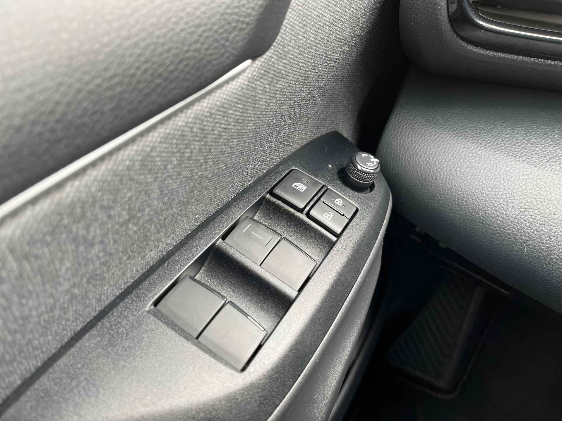 Toyota Yaris 1.5 Hybrid Dynamic | Apple CarPlay/Android auto | Achteruitrijcamera - 27/29