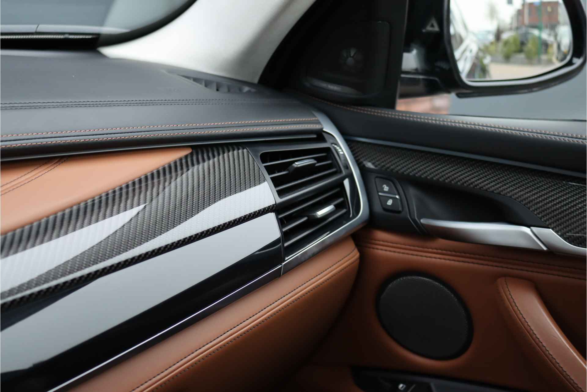 BMW X6 M Aut8, 575PK, Schuif/-Kanteldak, Carbon Interieur, Head-up Display, Harman-Kardon, Soft-Close, Elek. Trekhaak, Stoelverwarming/-ventilatie, Stuurwiel Verwarmd, Stoelverwarming Achter, Rijassistentiesysteem - 32/45