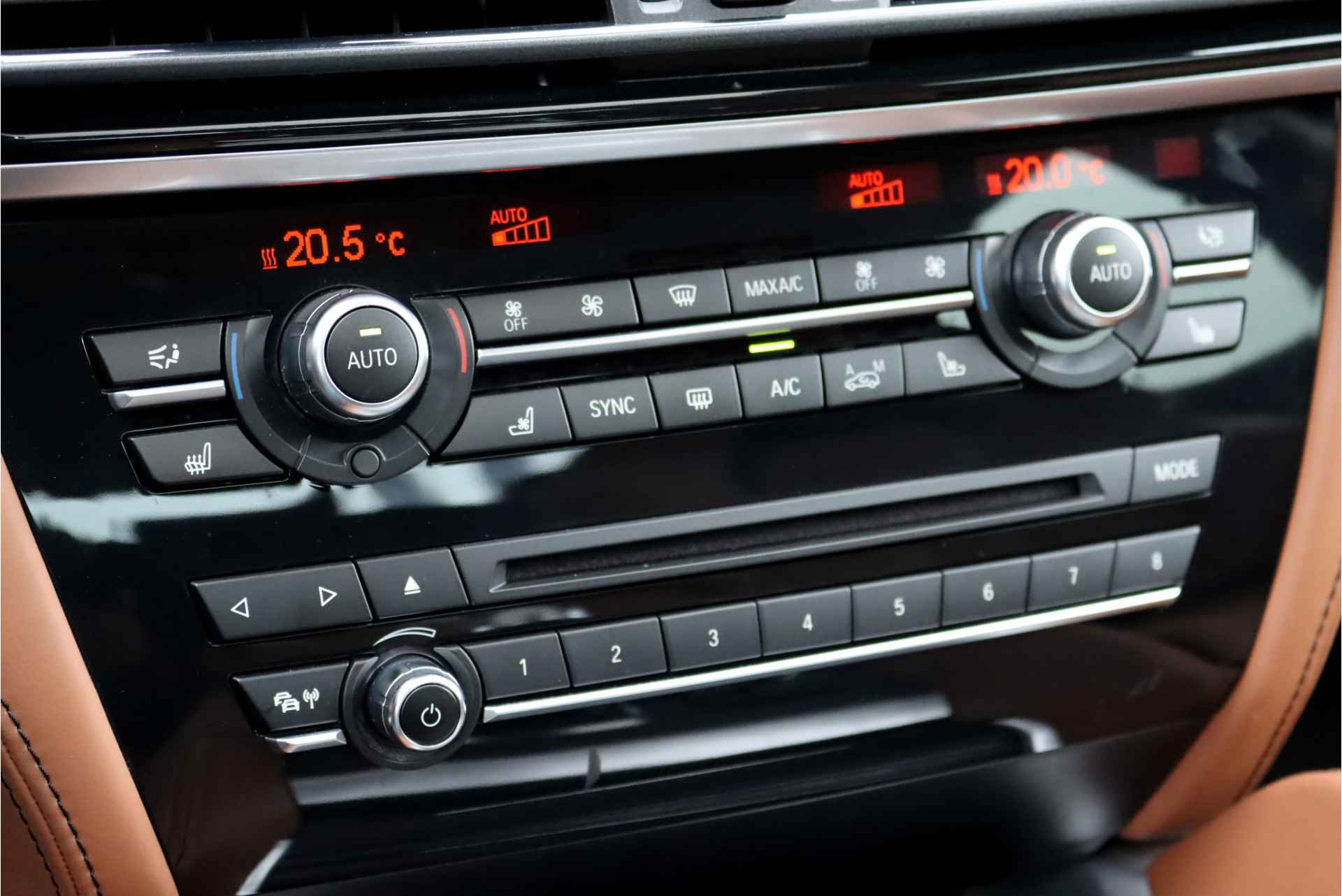 BMW X6 M Aut8, 575PK, Schuif/-Kanteldak, Carbon Interieur, Head-up Display, Harman-Kardon, Soft-Close, Elek. Trekhaak, Stoelverwarming/-ventilatie, Stuurwiel Verwarmd, Stoelverwarming Achter, Rijassistentiesysteem - 36/45