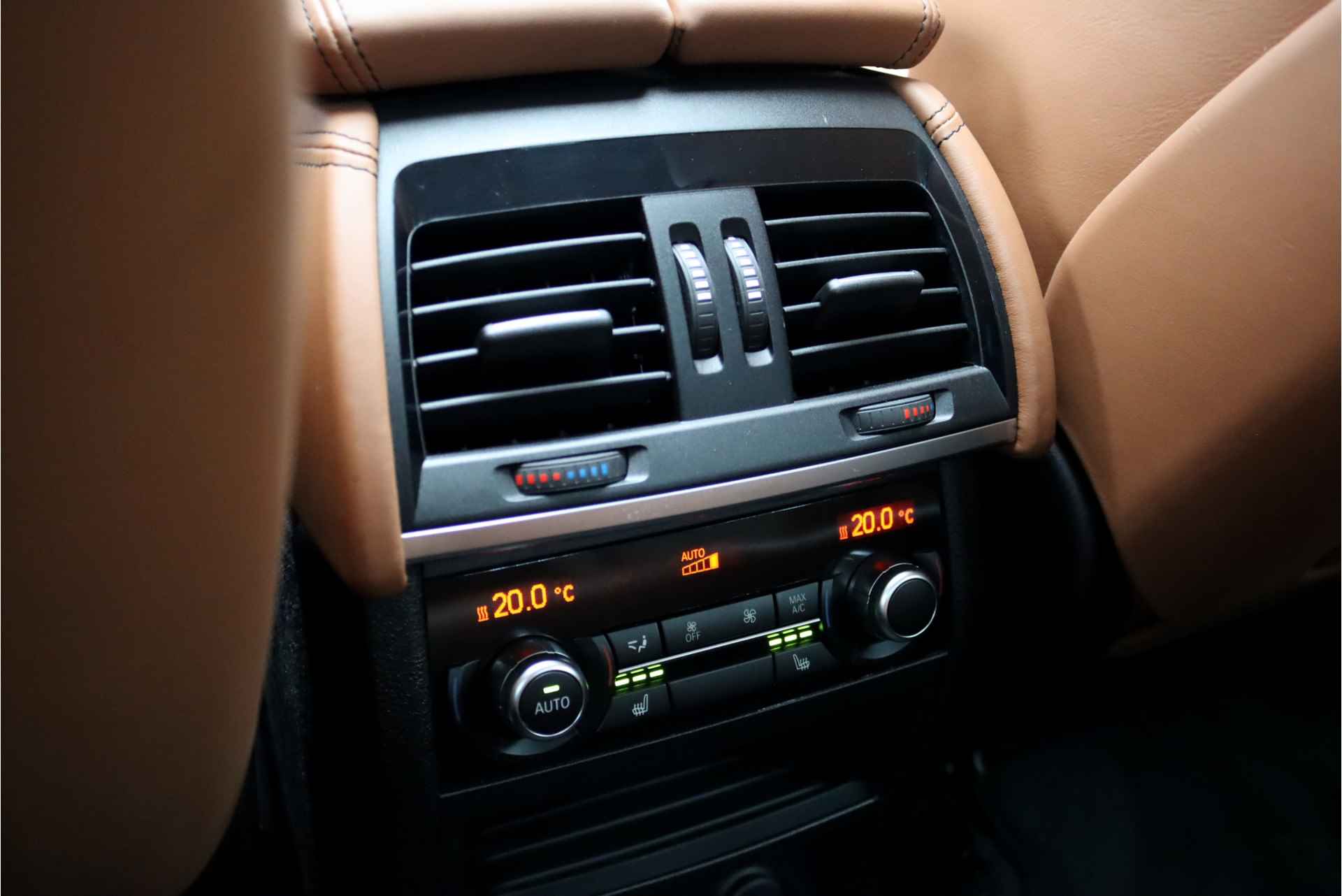 BMW X6 M Aut8, 575PK, Schuif/-Kanteldak, Carbon Interieur, Head-up Display, Harman-Kardon, Soft-Close, Elek. Trekhaak, Stoelverwarming/-ventilatie, Stuurwiel Verwarmd, Stoelverwarming Achter, Rijassistentiesysteem - 40/45