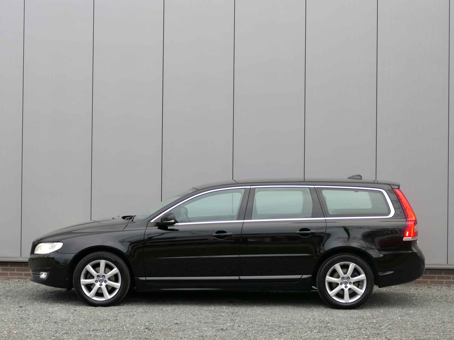 Volvo V70 2.0 T4 Polar Leer / Standkachel / Navi / Stoelverwarming - 6/24