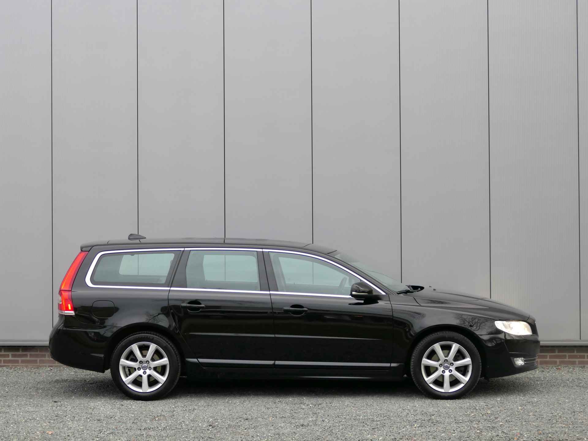 Volvo V70 2.0 T4 Polar Leer / Standkachel / Navi / Stoelverwarming - 7/24