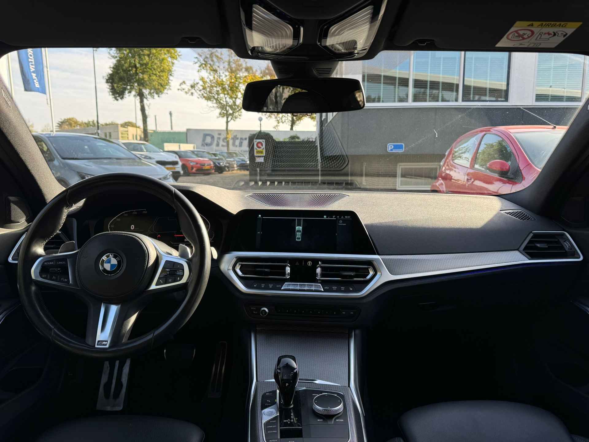 BMW 3-serie 330i High Executive| M-SPORT| STOELVERWARMING| AMBIENT LIGHT| INCL. 12 MAANDEN BOVAG GARANTIE| - 14/39