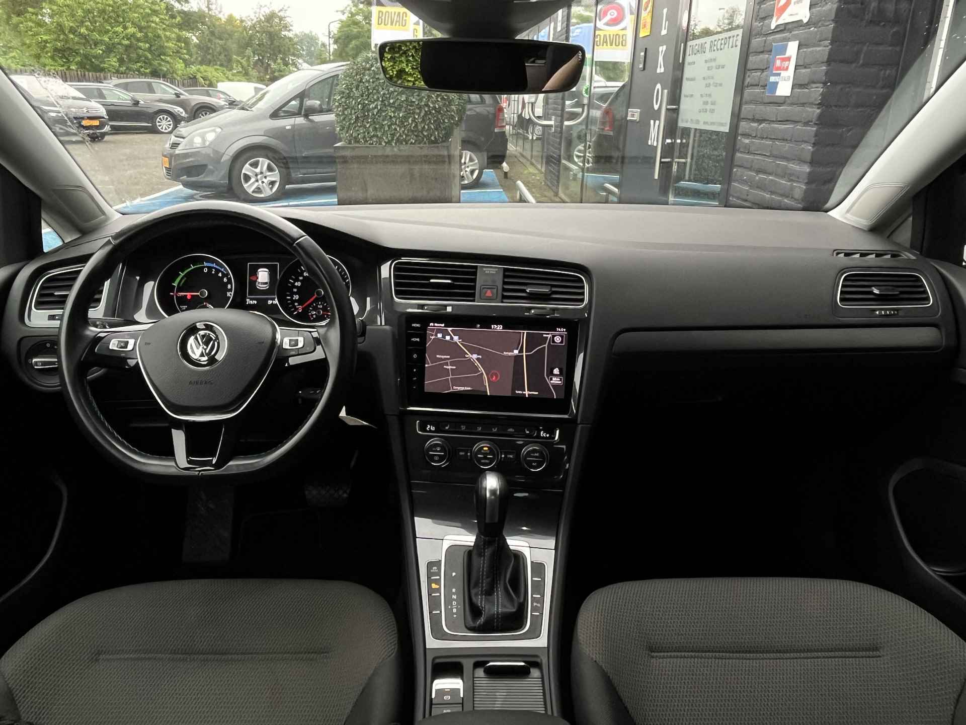 Volkswagen E-Golf Automaat, Camera, Carplay, Pdc E-Golf Automaat, Camera, Carplay, Pdc Nu met € 2.000,= subsidie - 3/19