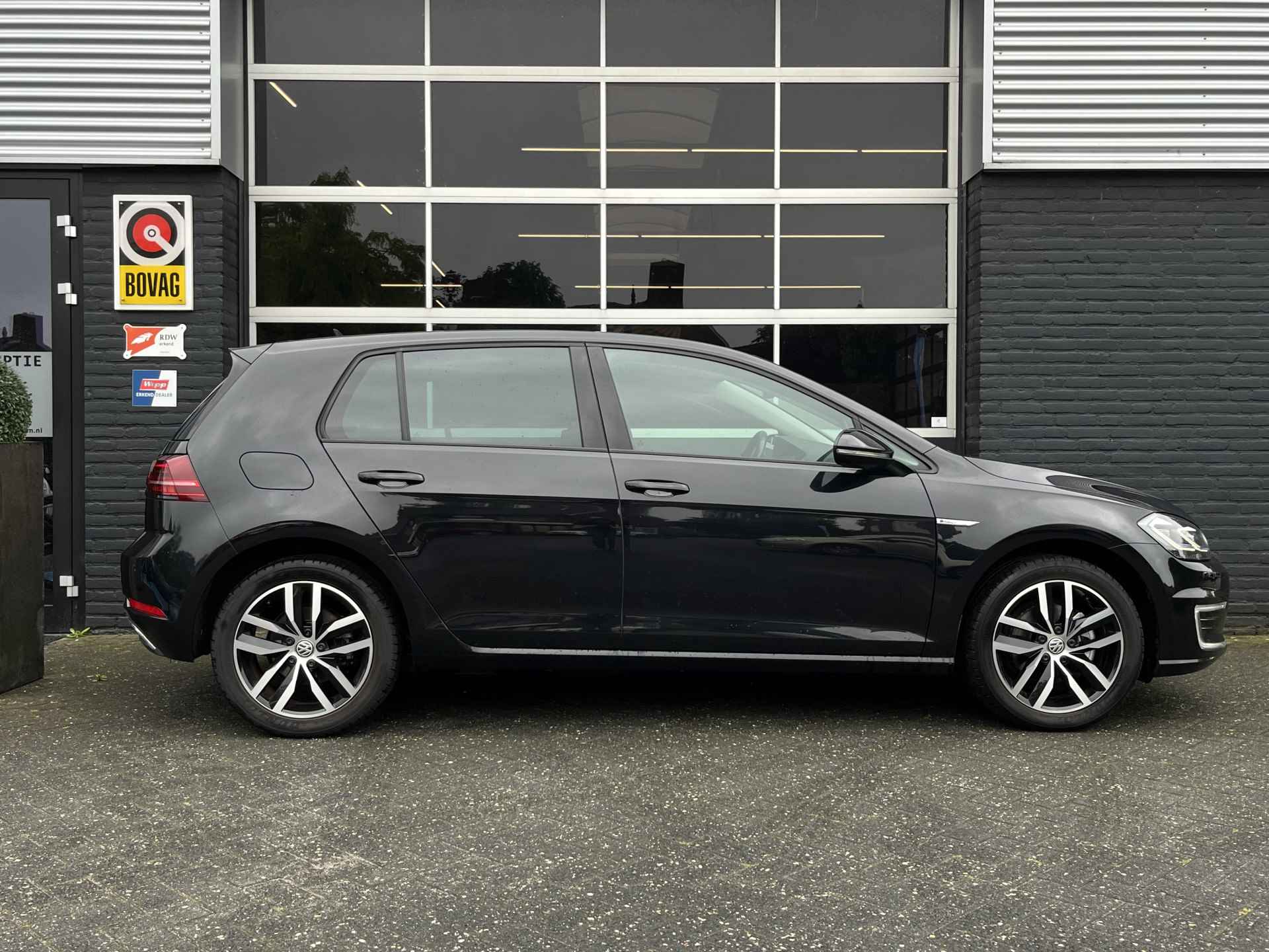 Volkswagen E-Golf Automaat, Camera, Carplay, Pdc E-Golf Automaat, Camera, Carplay, Pdc Nu met € 2.000,= subsidie - 8/19