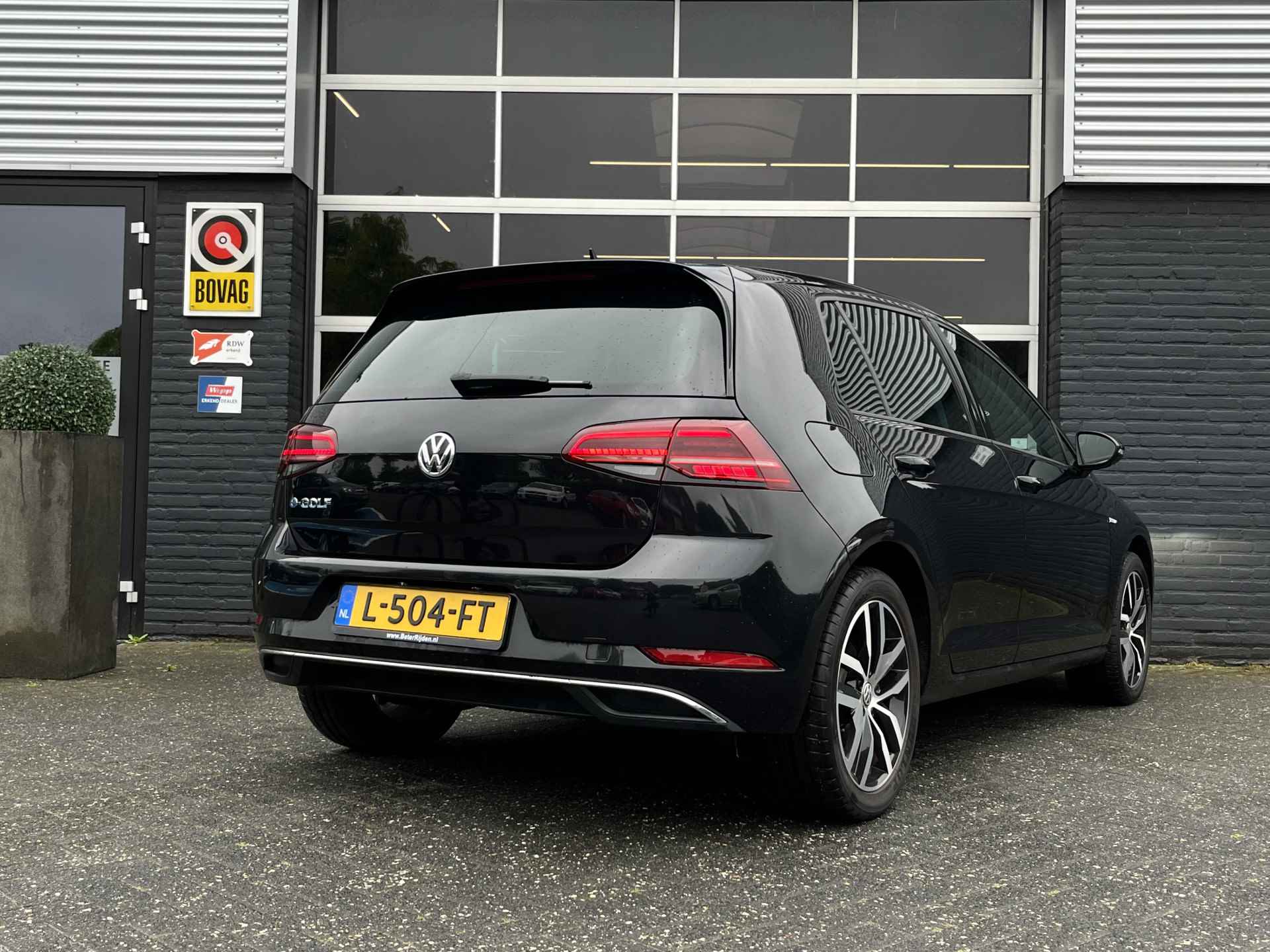 Volkswagen E-Golf Automaat, Camera, Carplay, Pdc E-Golf Automaat, Camera, Carplay, Pdc Nu met € 2.000,= subsidie - 10/19