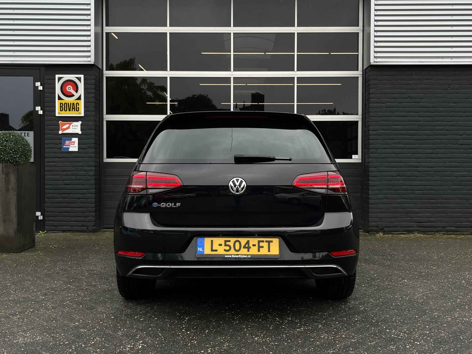 Volkswagen E-Golf Automaat, Camera, Carplay, Pdc E-Golf Automaat, Camera, Carplay, Pdc Nu met € 2.000,= subsidie - 12/19