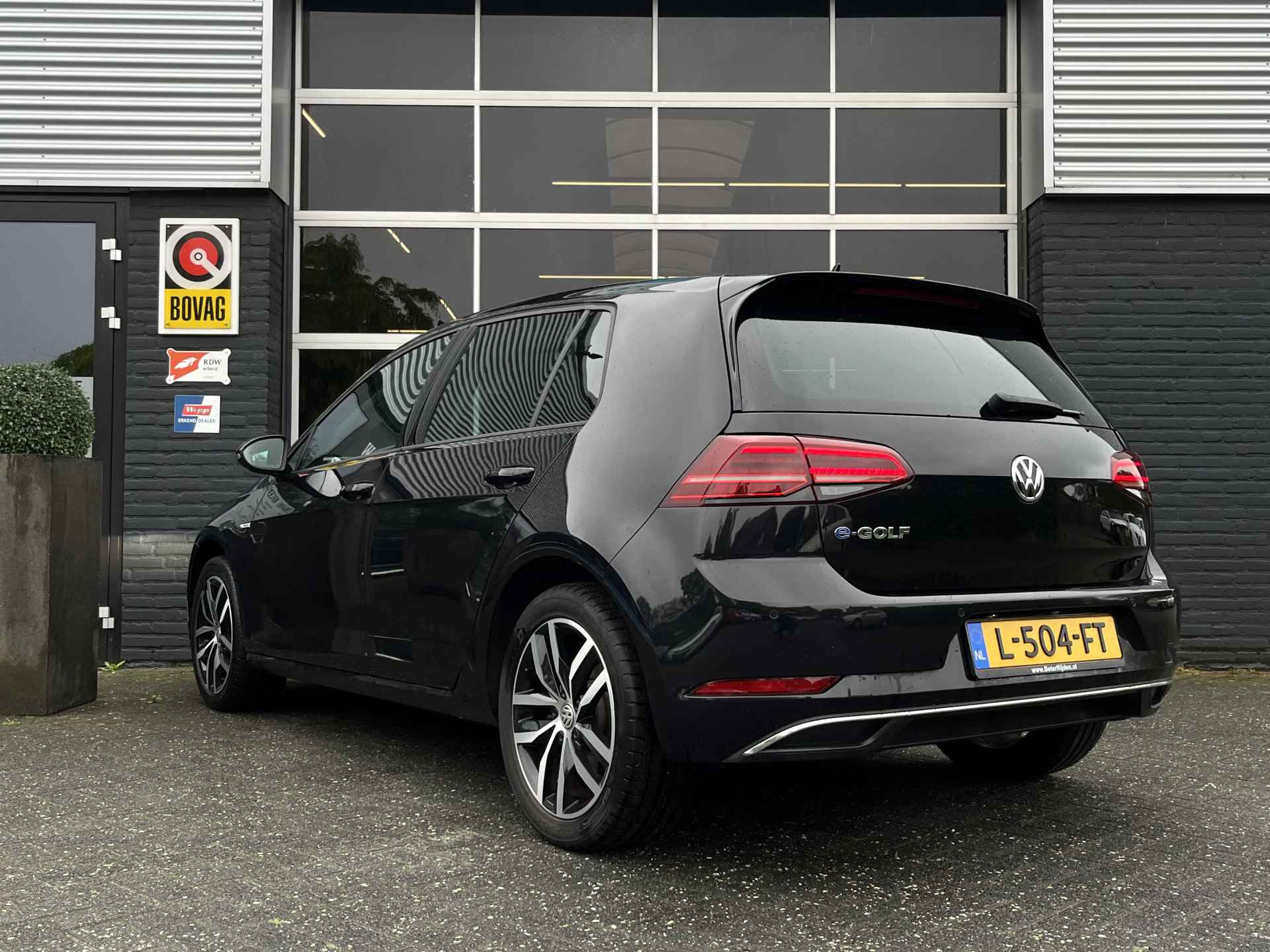 Volkswagen E-Golf Automaat, Camera, Carplay, Pdc E-Golf Automaat, Camera, Carplay, Pdc Nu met € 2.000,= subsidie - 14/19