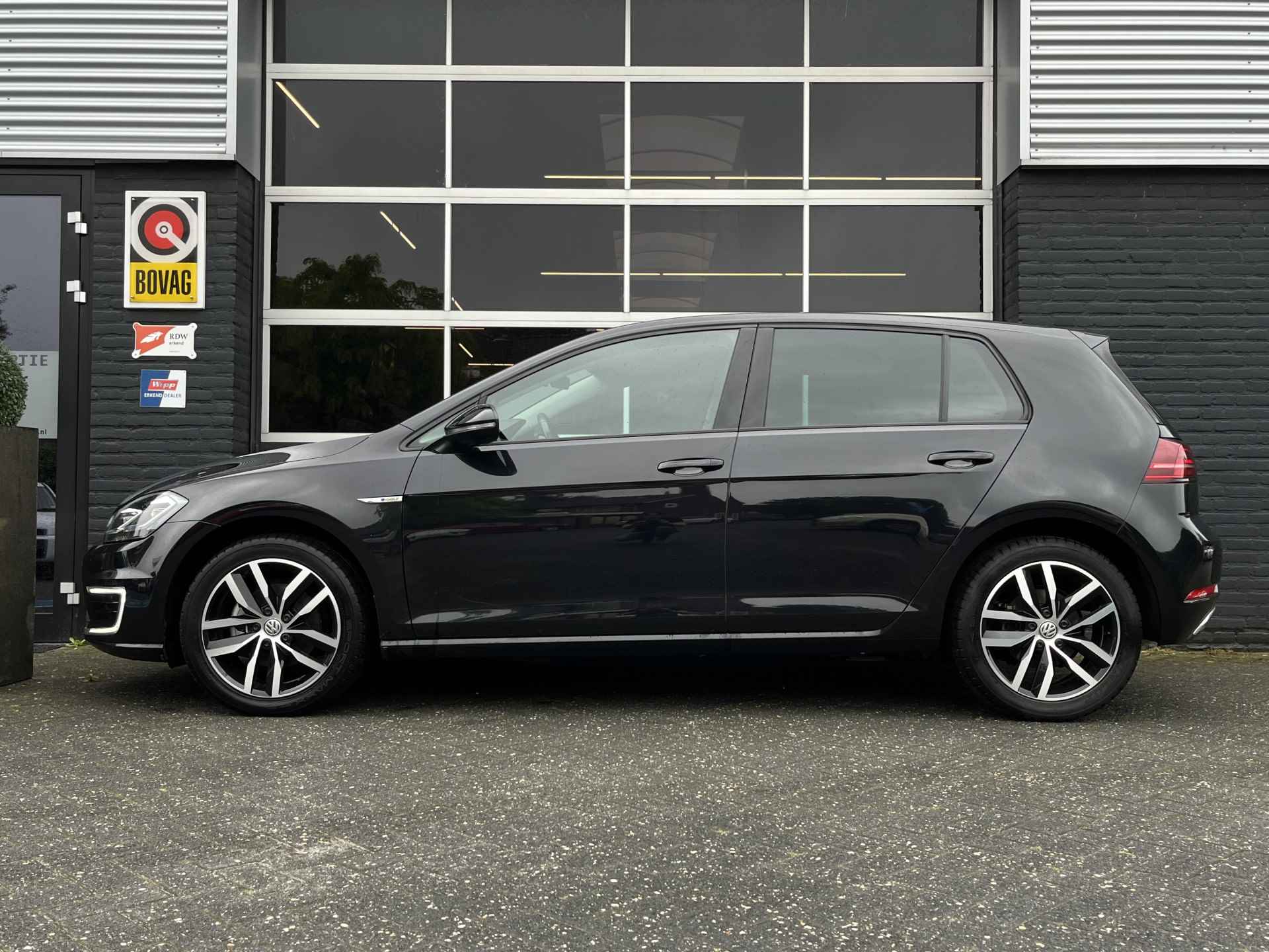 Volkswagen E-Golf Automaat, Camera, Carplay, Pdc E-Golf Automaat, Camera, Carplay, Pdc Nu met € 2.000,= subsidie - 16/19