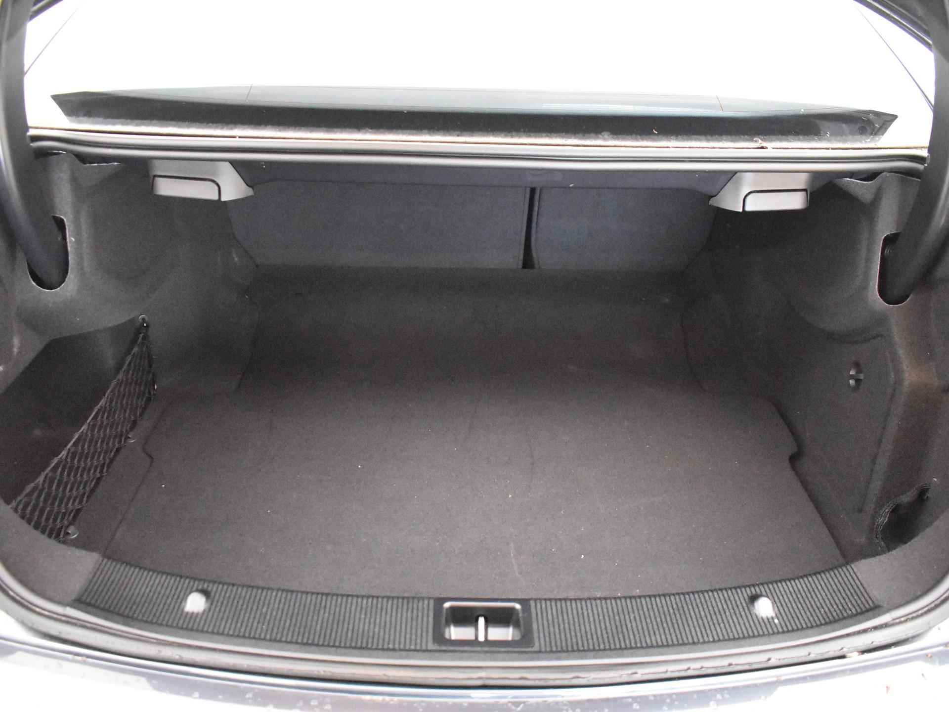 Mercedes-Benz E-klasse Coupé 200 AUT7 AMG SPORT + LEDER / SPORTSTOELEN / CAMERA / LED - 35/37