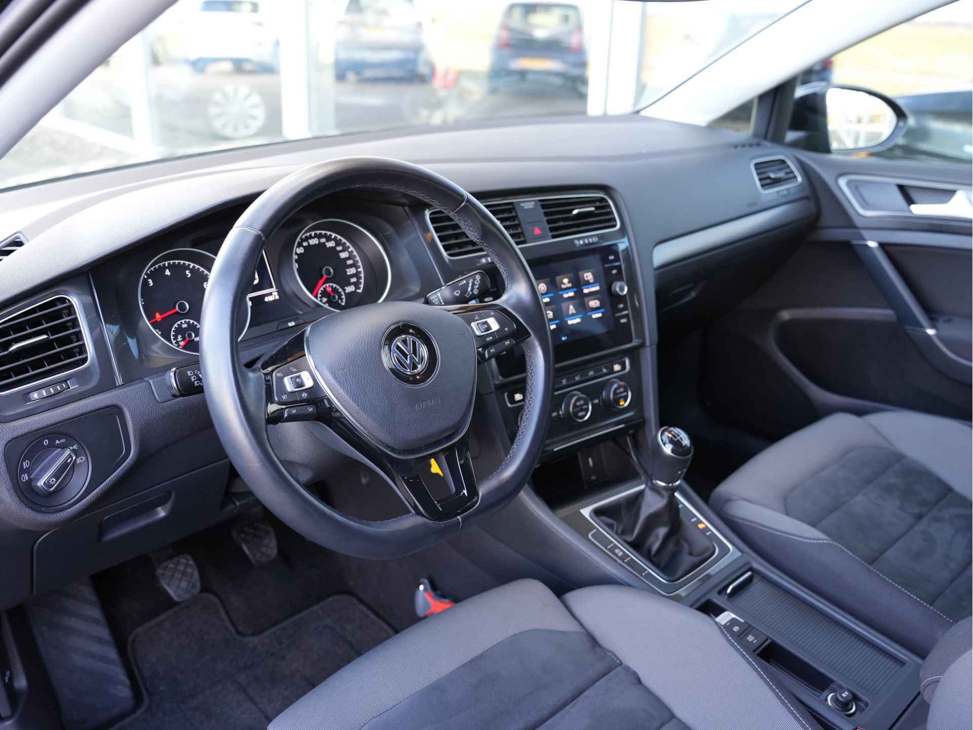 Volkswagen Golf 1.0 TSI Comfortline Business | Navigatie | Climate Control | Stoelverwarming - 4/33