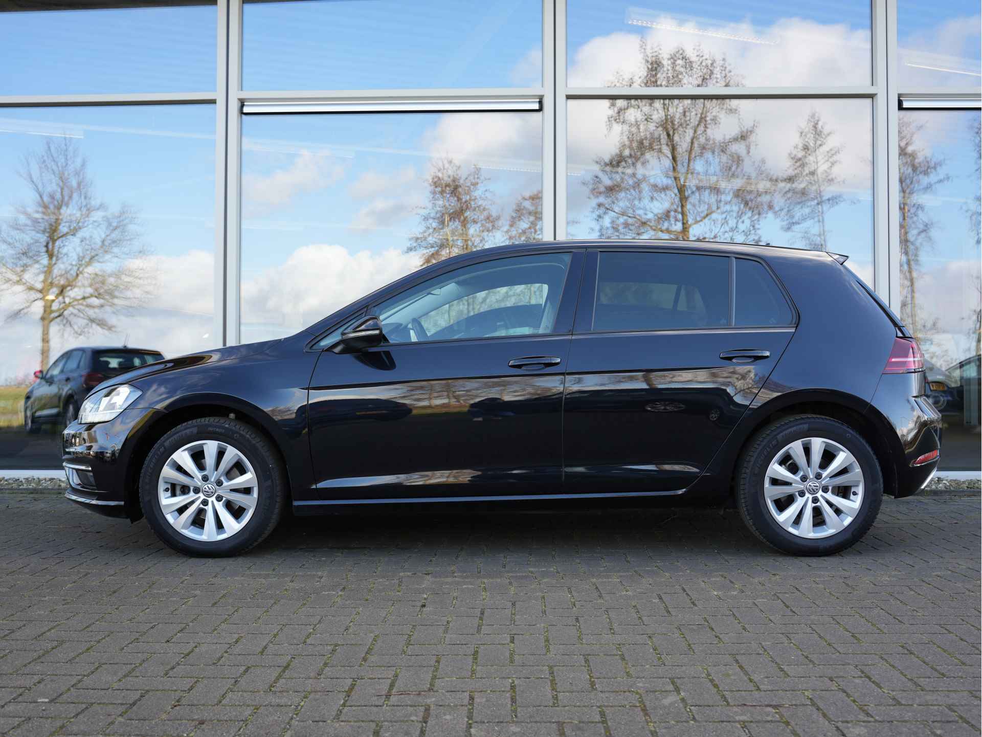 Volkswagen Golf 1.0 TSI Comfortline Business | Navigatie | Climate Control | Stoelverwarming - 6/33