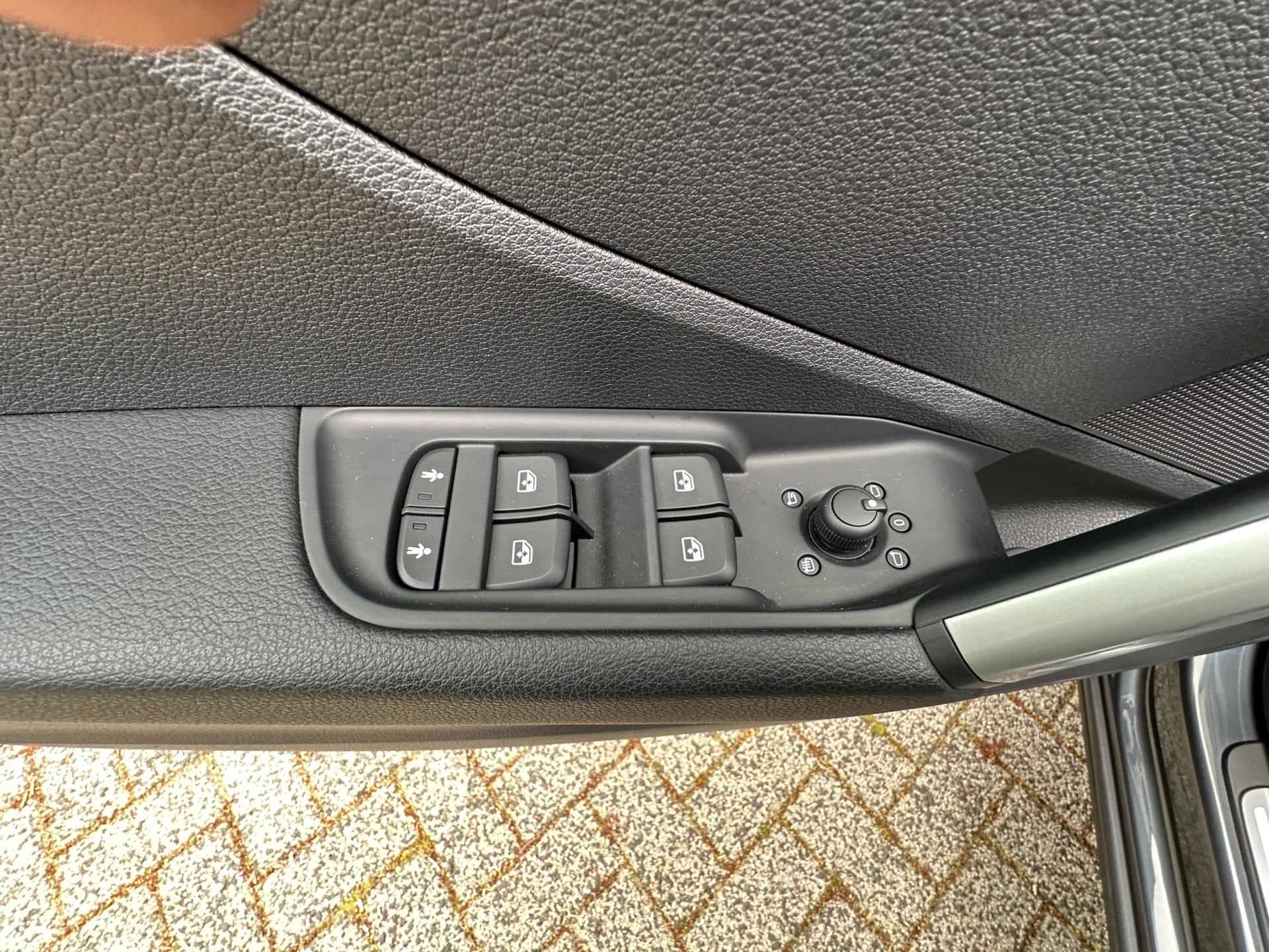 Audi Q2 30 TFSI Attitude camera - elekt- achterklep - stoelverw. - 16/21