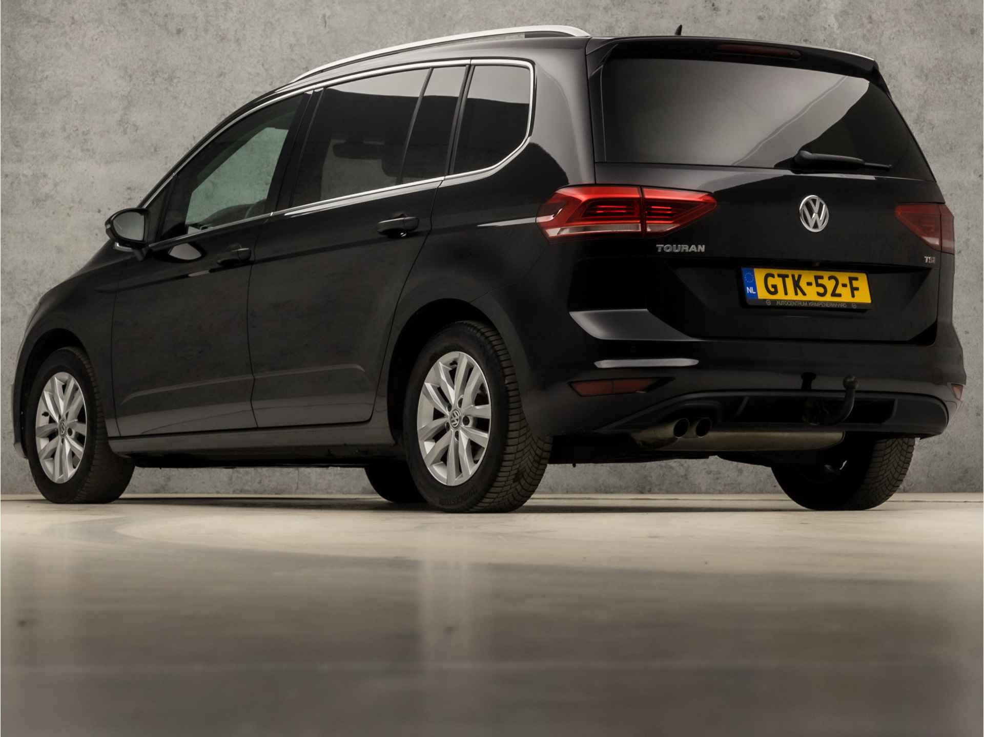 Volkswagen Touran 1.4 TSI Highline 7 Persoons 150Pk Automaat (PANORAMADAK, GROOT NAVI, CLIMATE, STOELVERWARMING, TREKHAAK, ALCANTARA SPORTSTOELEN, CAMERA, GETINT GLAS, ADAPTIVE CRUISE, KEYLESS START, NIEUWE APK, NIEUWSTAAT) - 3/39