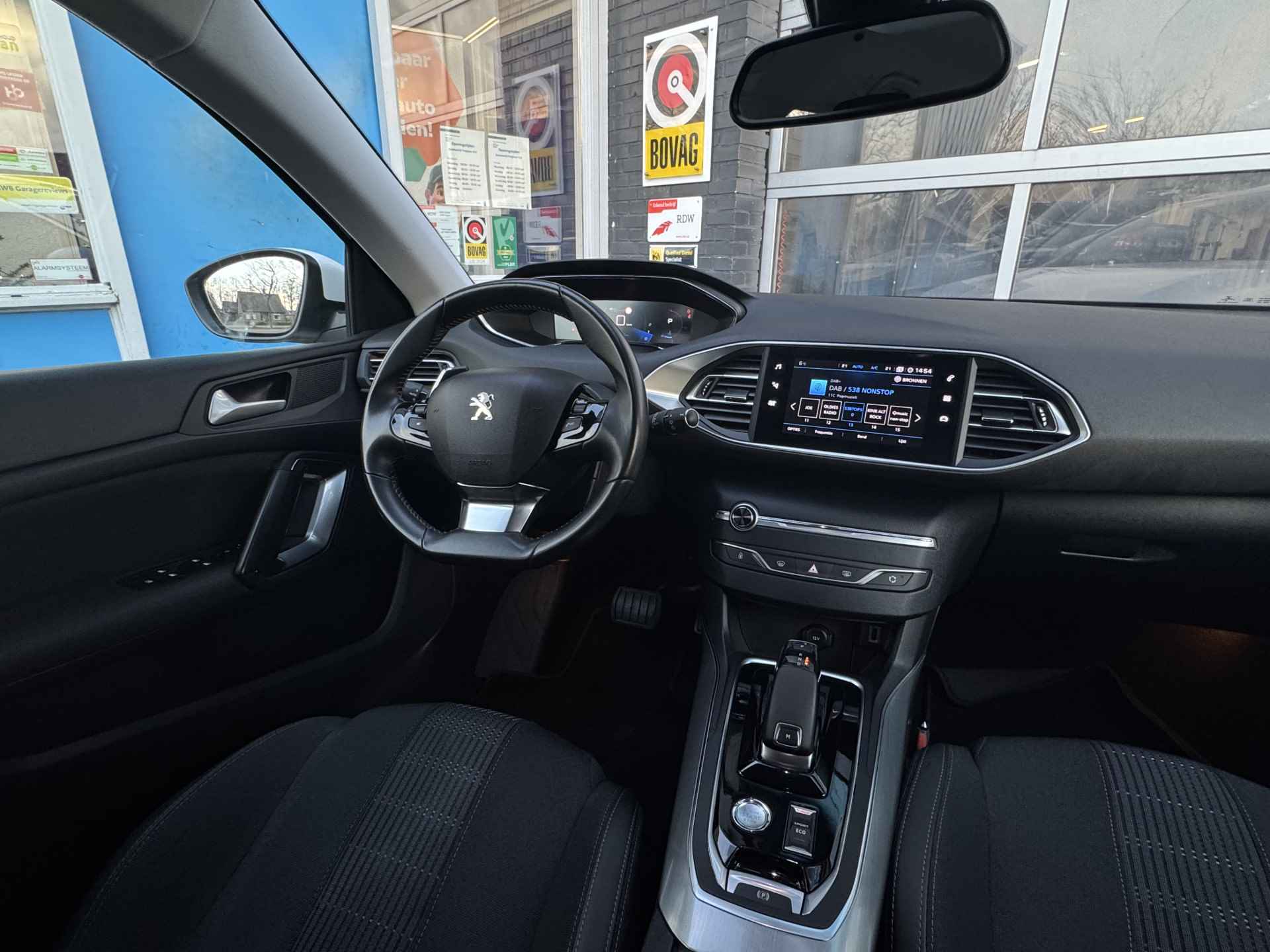 Peugeot 308 SW 1.2 PureTech Blue Lease Allure | Trekhaak | Virtual Cockpit | Rijklaar + 12 Maand BOVAG Garantie - 33/49