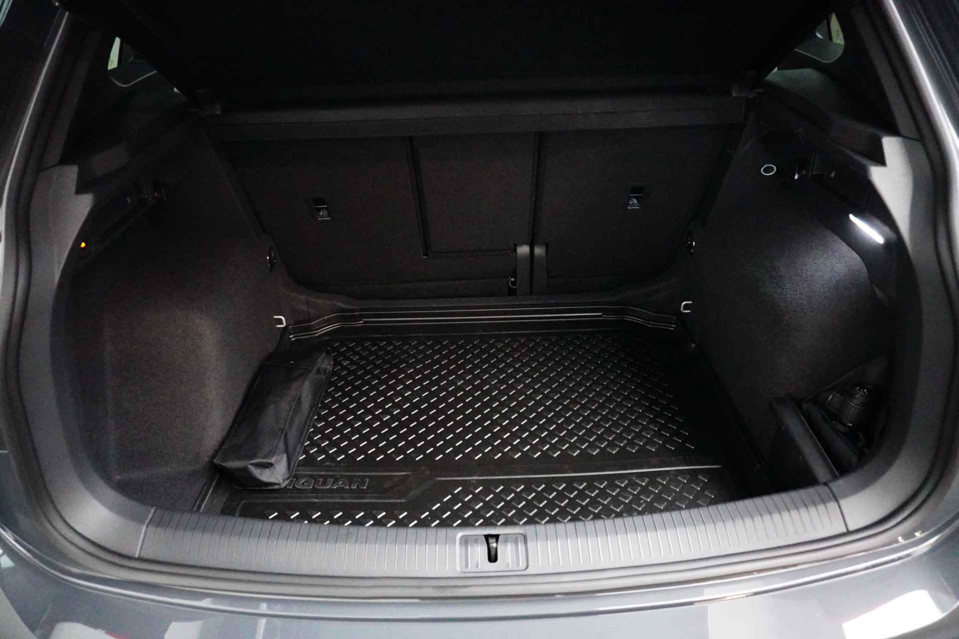 Volkswagen Tiguan 2.0 TSI DSG-7 190PK 4Motion R-Line | PANORAMADAK | TREKHAAK | BLACK STYLE | 20 INCH - 28/31