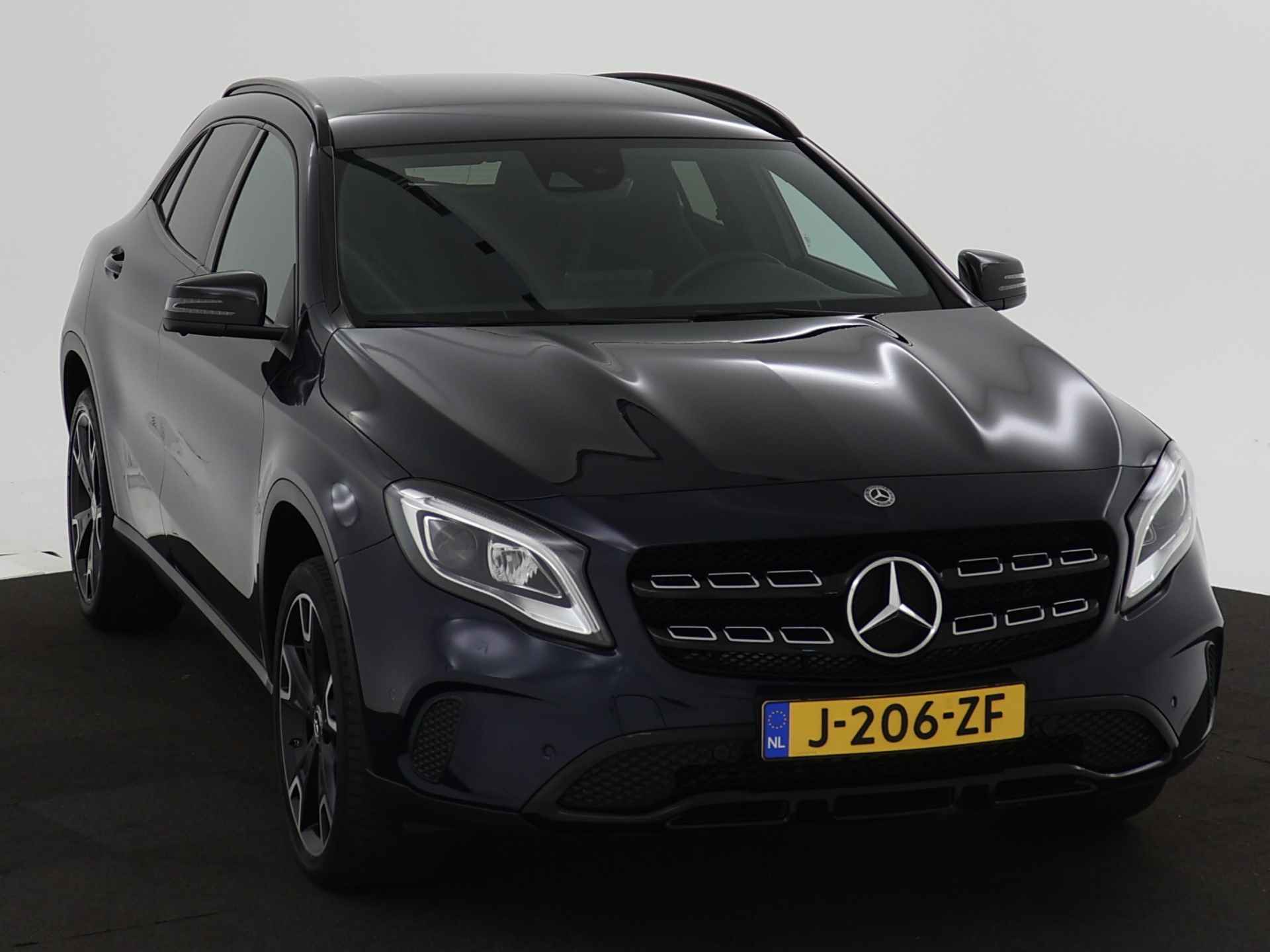 Mercedes-Benz GLA 180 | Achteruitrijcamera | Nightpakket | Navigatie | Stoelverwarming | Inclusief 12 Maanden Garantie - 30/45