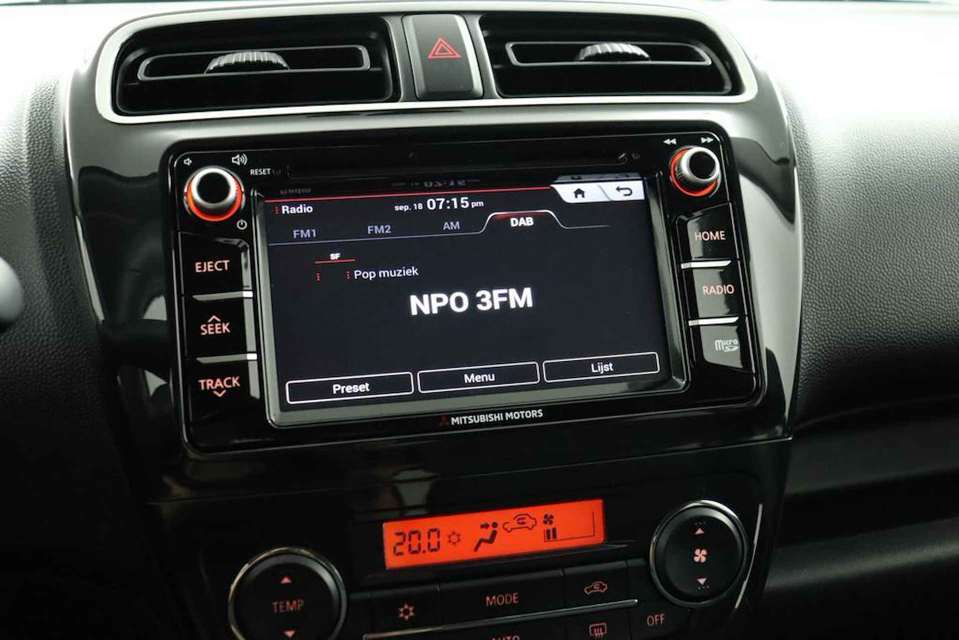 Mitsubishi Space Star 1.2 Advance | airco (automatisch) | Apple Carplay/Android Auto | cruise control | keyless entry | navigatiesysteem full map | DAB ontvanger | - 7/40