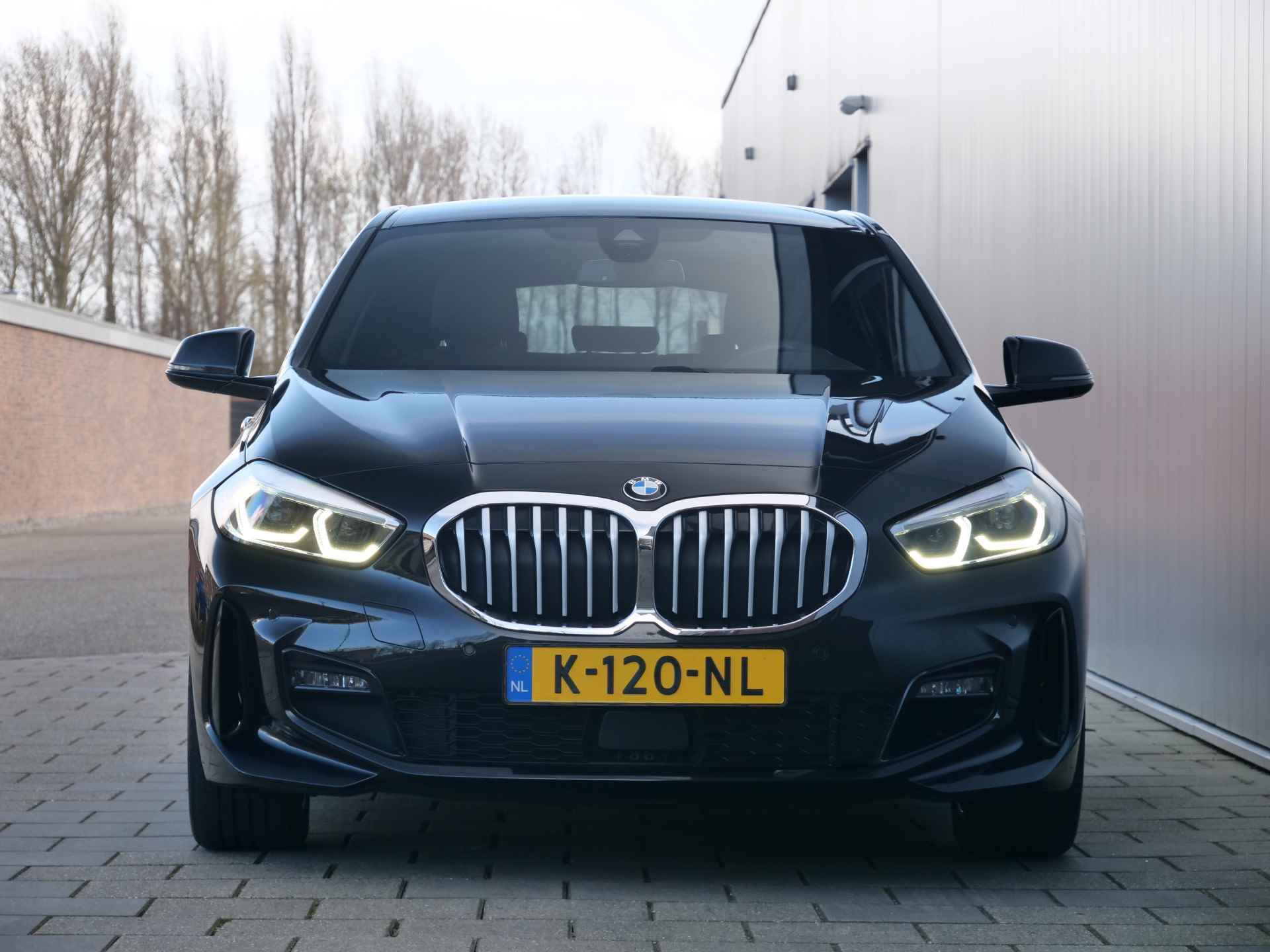 BMW 1-serie 118i 141pk High Executive Automaat M-pakket LED / Navigatie / 18Inch / Stoelverwarming - 14/39