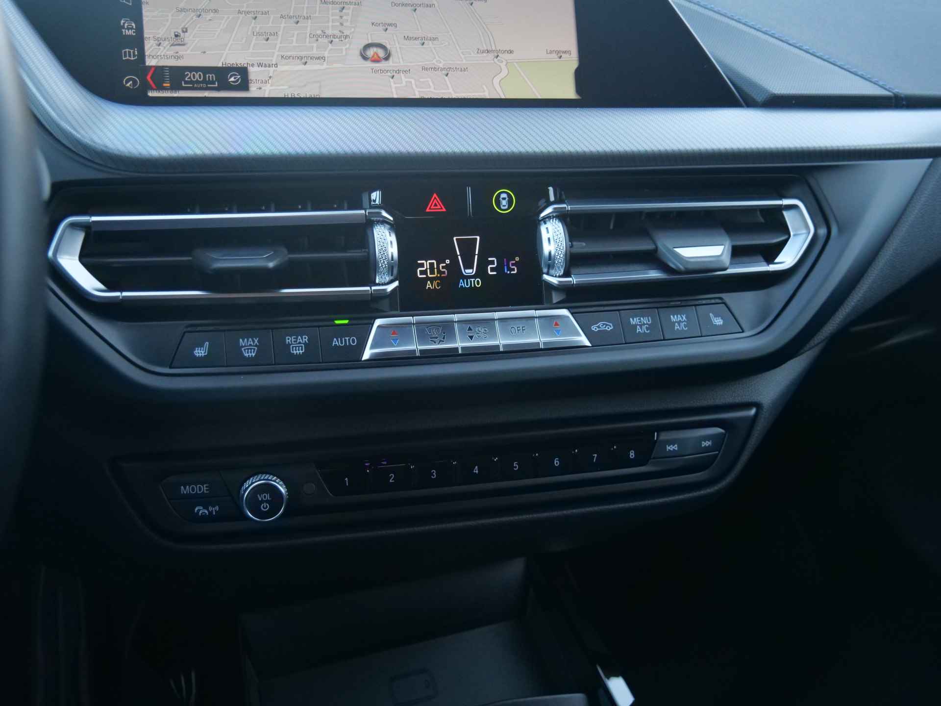 BMW 1-serie 118i 141pk High Executive Automaat M-pakket LED / Navigatie / 18Inch / Stoelverwarming - 21/39