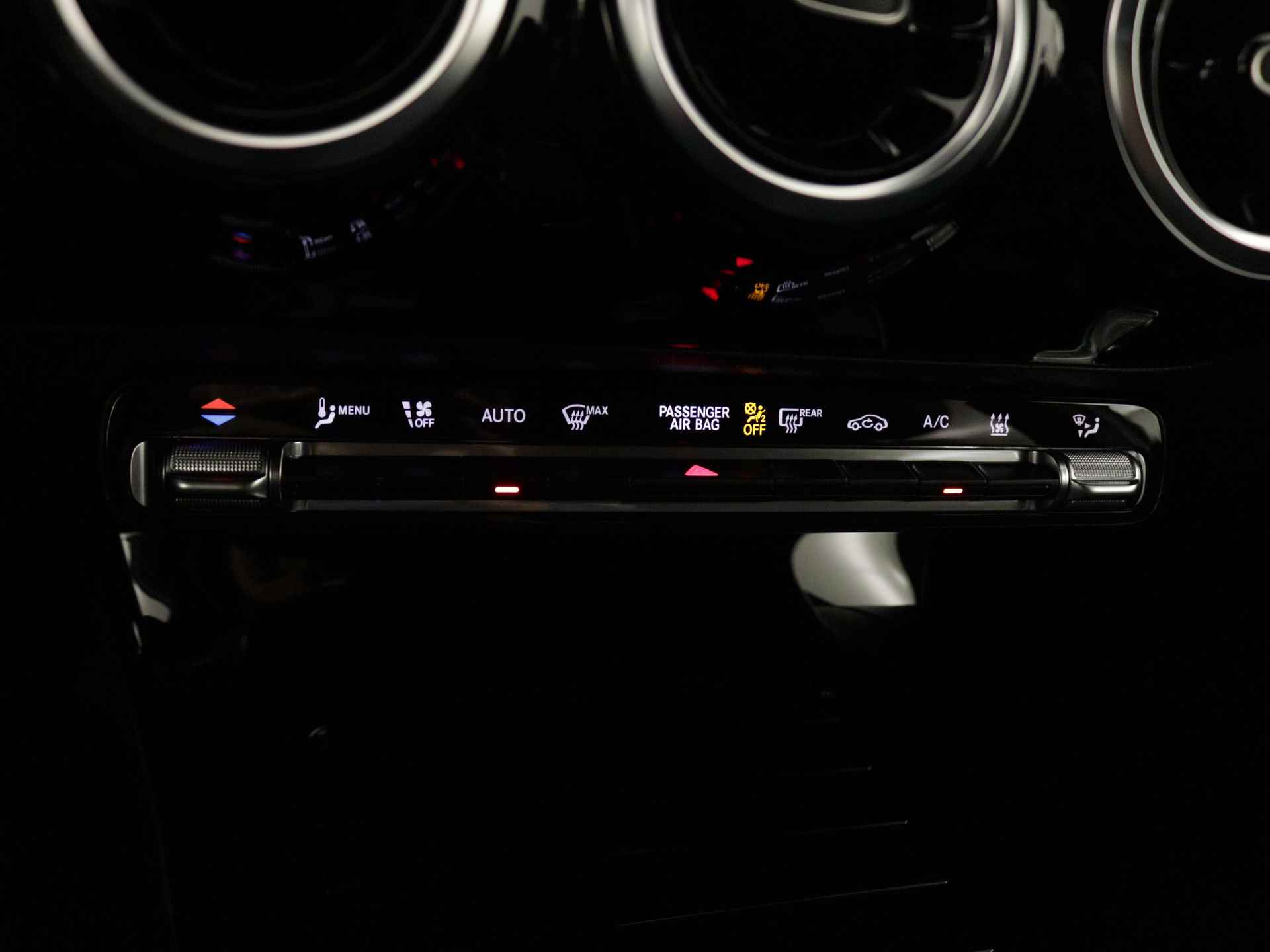 Mercedes-Benz A-Klasse 250 e Star Edition | Extra USB-poorten | Dodehoekassistent | Verwarmde stoelen vooraan | Parkeerpakket met achteruitrijcamera | High-performance led-koplampen | - 9/37