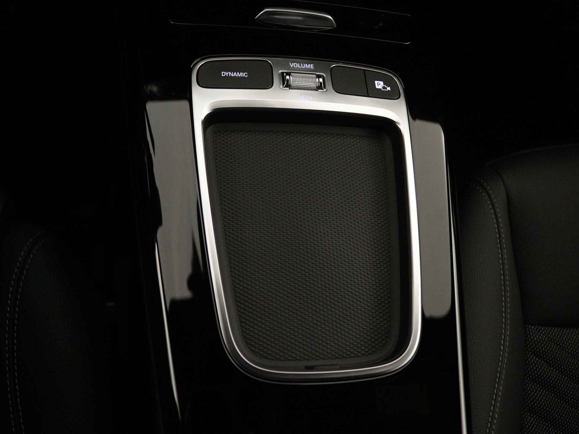 Mercedes-Benz A-Klasse 250 e Star Edition | Extra USB-poorten | Dodehoekassistent | Verwarmde stoelen vooraan | Parkeerpakket met achteruitrijcamera | High-performance led-koplampen | - 10/37