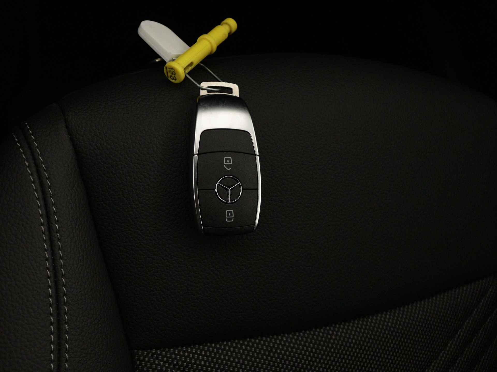Mercedes-Benz A-Klasse 250 e Star Edition | Extra USB-poorten | Dodehoekassistent | Verwarmde stoelen vooraan | Parkeerpakket met achteruitrijcamera | High-performance led-koplampen | - 11/37