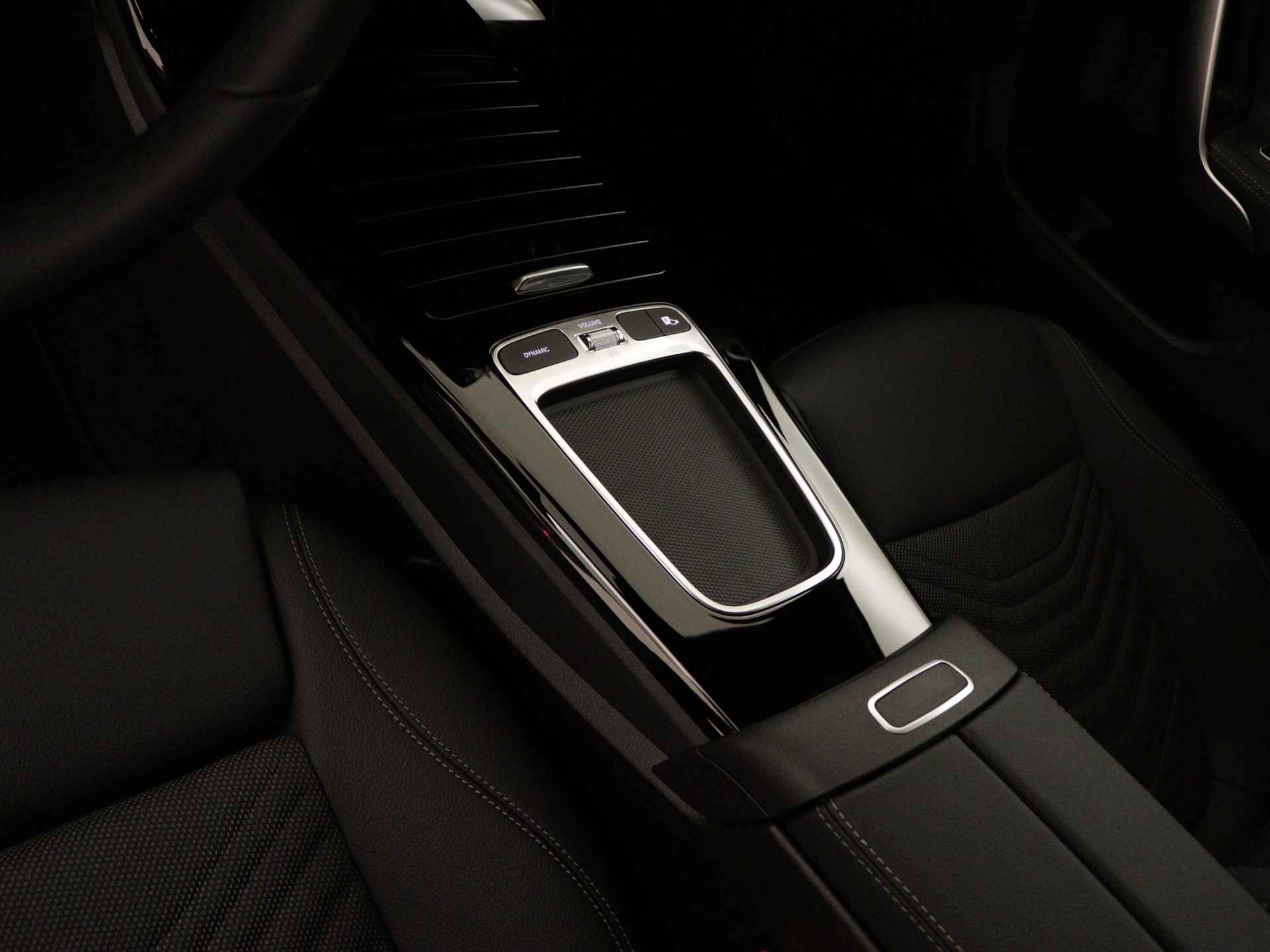 Mercedes-Benz A-Klasse 250 e Star Edition | Extra USB-poorten | Dodehoekassistent | Verwarmde stoelen vooraan | Parkeerpakket met achteruitrijcamera | High-performance led-koplampen | - 12/37