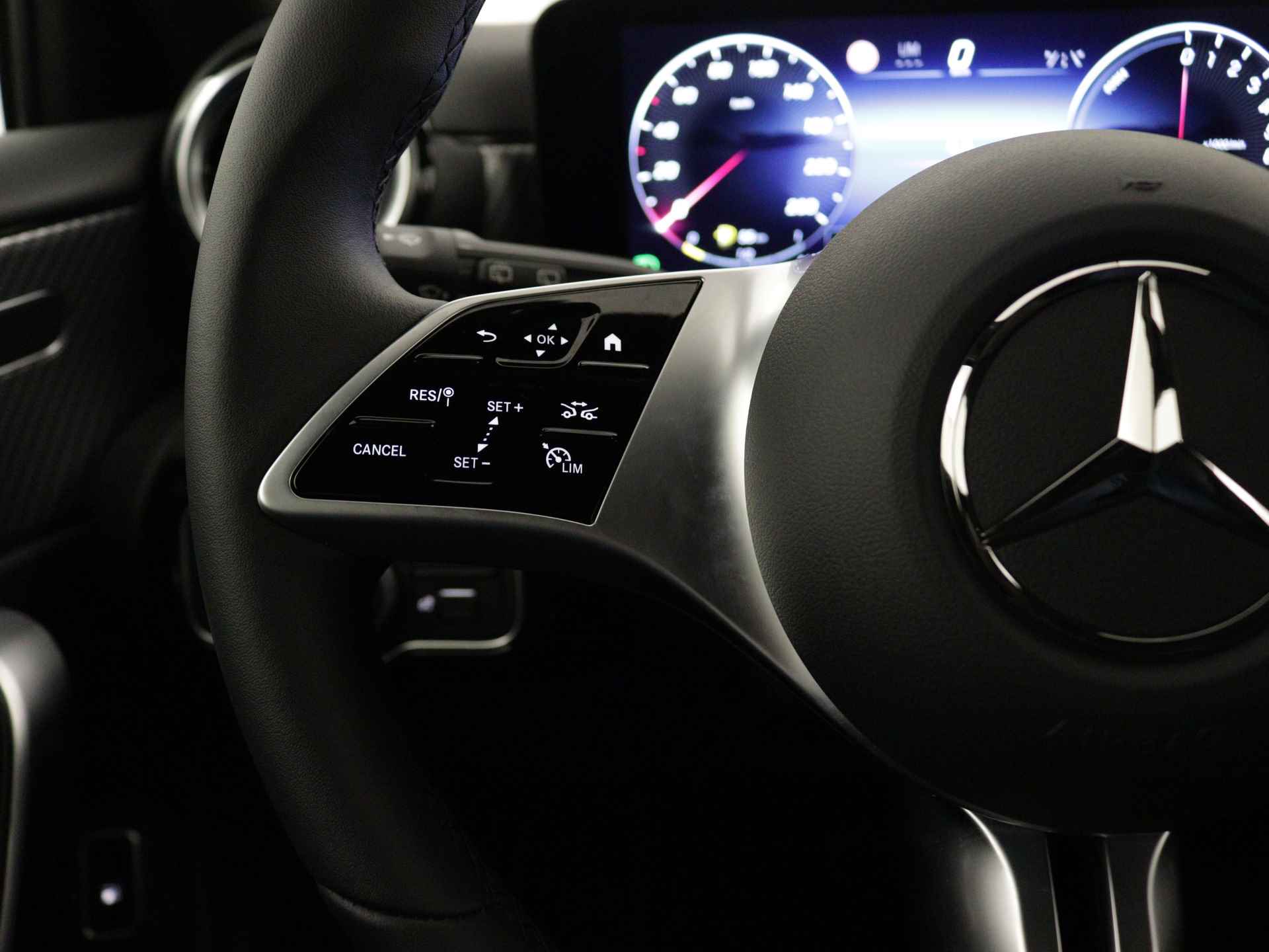 Mercedes-Benz A-Klasse 250 e Star Edition | Extra USB-poorten | Dodehoekassistent | Verwarmde stoelen vooraan | Parkeerpakket met achteruitrijcamera | High-performance led-koplampen | - 19/37