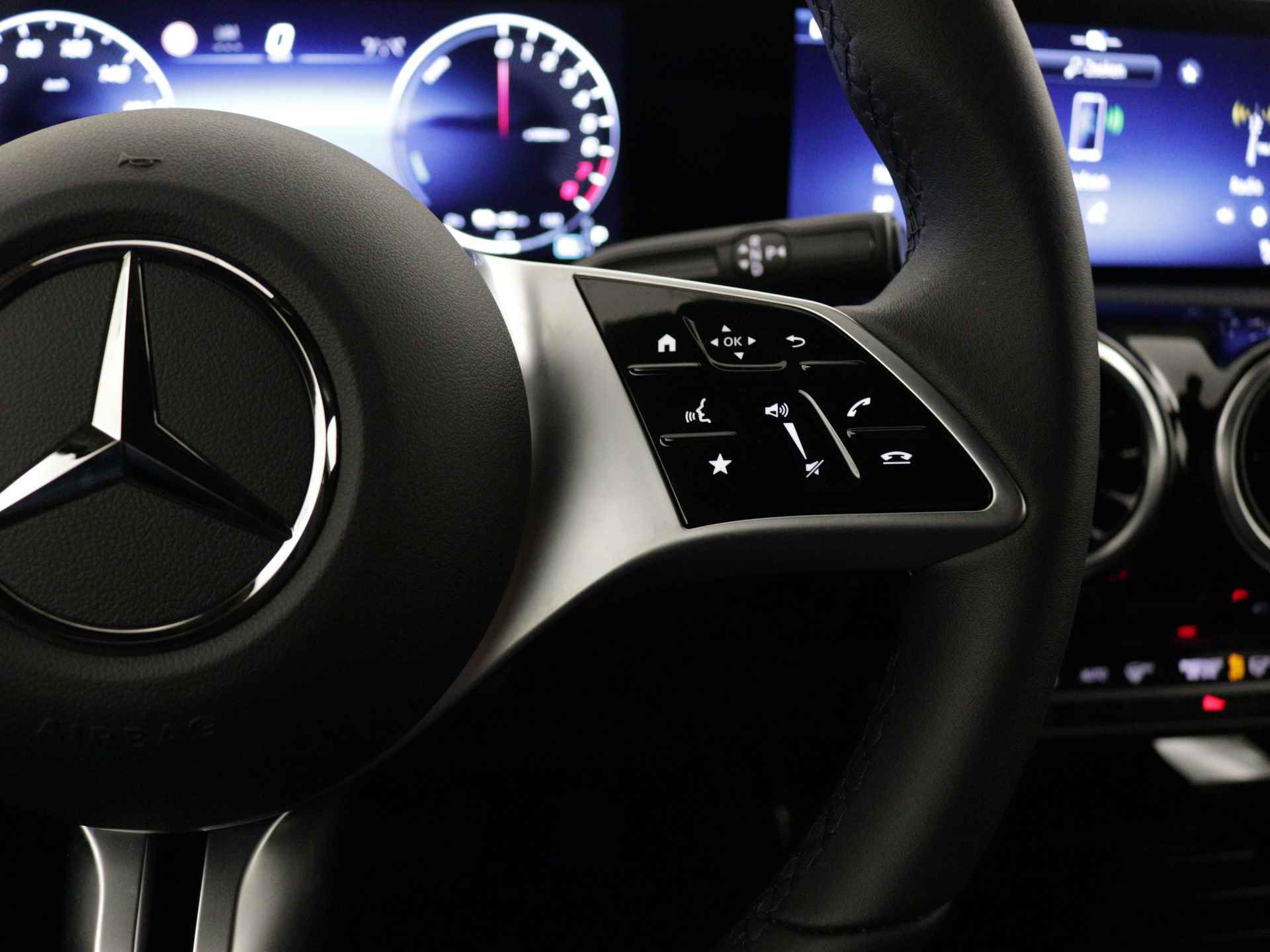 Mercedes-Benz A-Klasse 250 e Star Edition | Extra USB-poorten | Dodehoekassistent | Verwarmde stoelen vooraan | Parkeerpakket met achteruitrijcamera | High-performance led-koplampen | - 20/37