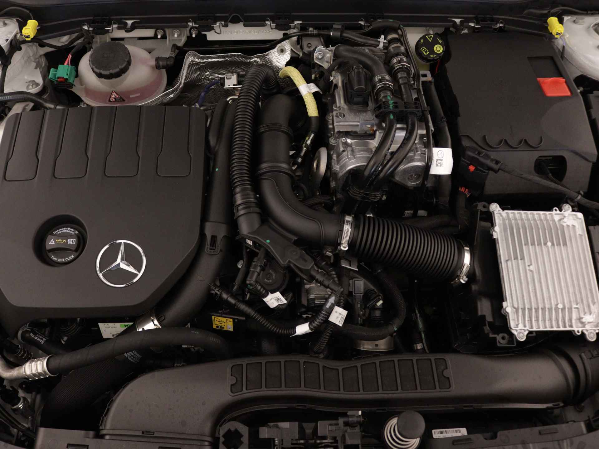 Mercedes-Benz A-Klasse 250 e Star Edition | Extra USB-poorten | Dodehoekassistent | Verwarmde stoelen vooraan | Parkeerpakket met achteruitrijcamera | High-performance led-koplampen | - 32/37