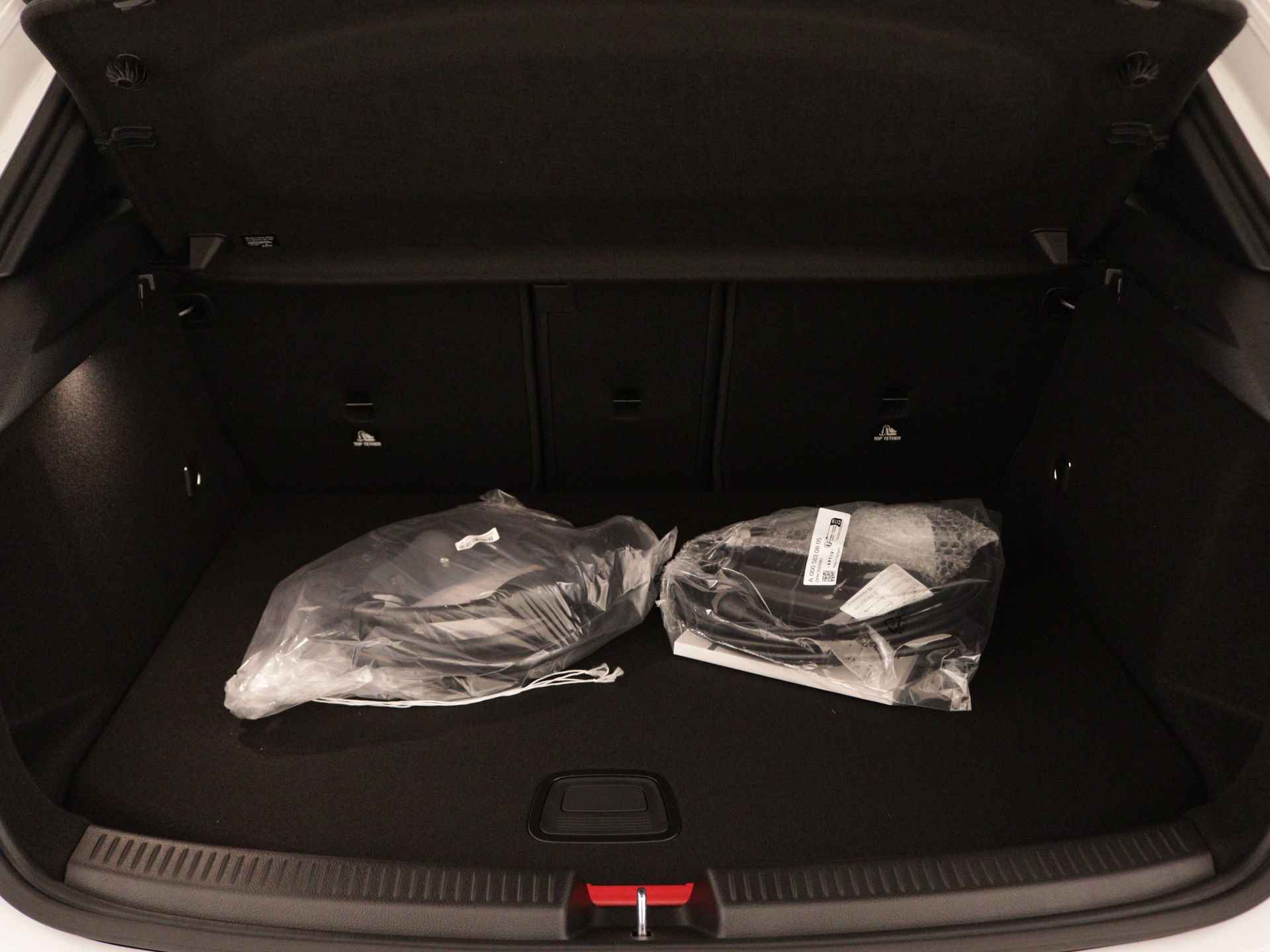 Mercedes-Benz A-Klasse 250 e Star Edition | Extra USB-poorten | Dodehoekassistent | Verwarmde stoelen vooraan | Parkeerpakket met achteruitrijcamera | High-performance led-koplampen | - 34/37