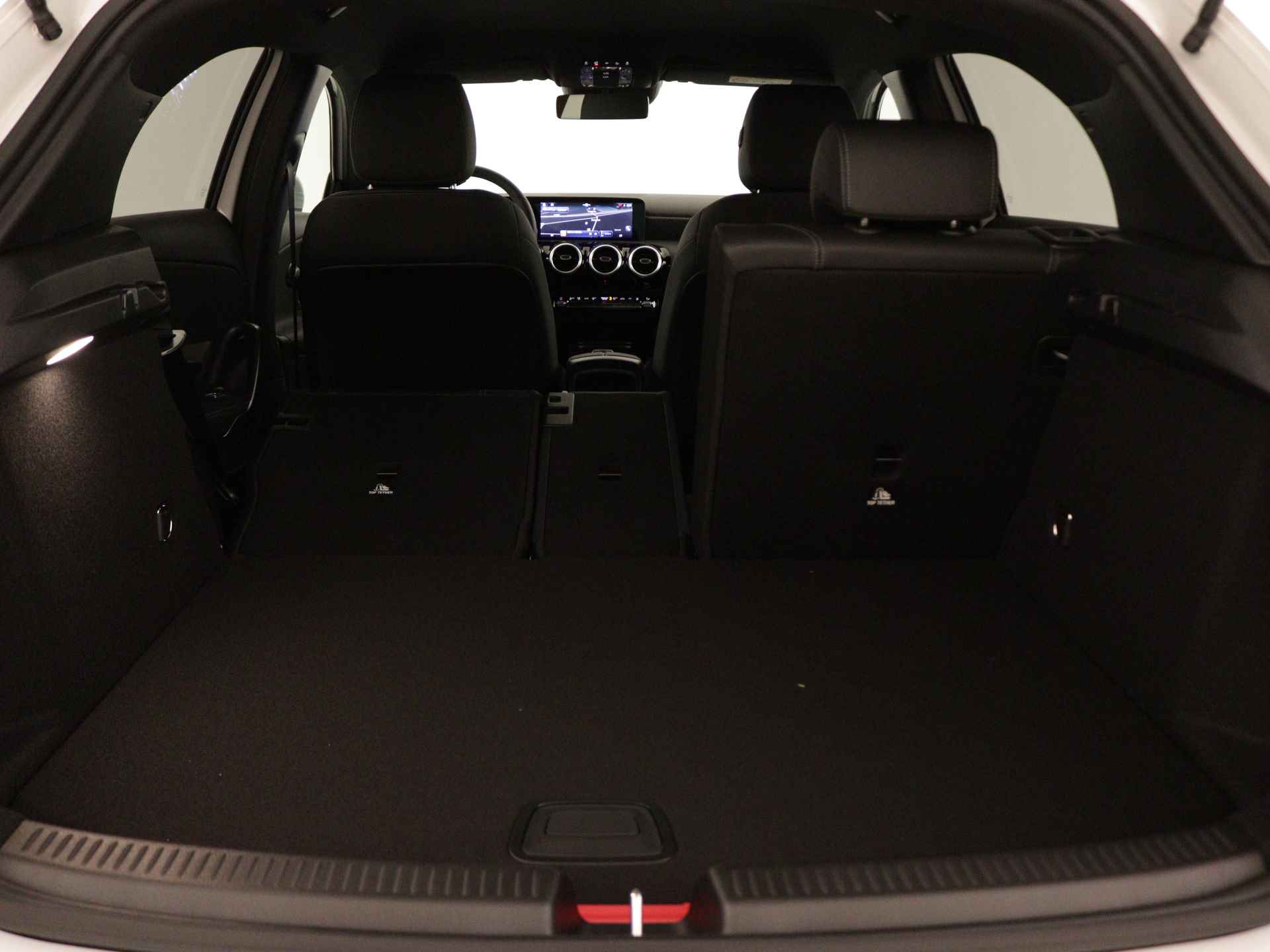 Mercedes-Benz A-Klasse 250 e Star Edition | Extra USB-poorten | Dodehoekassistent | Verwarmde stoelen vooraan | Parkeerpakket met achteruitrijcamera | High-performance led-koplampen | - 36/37