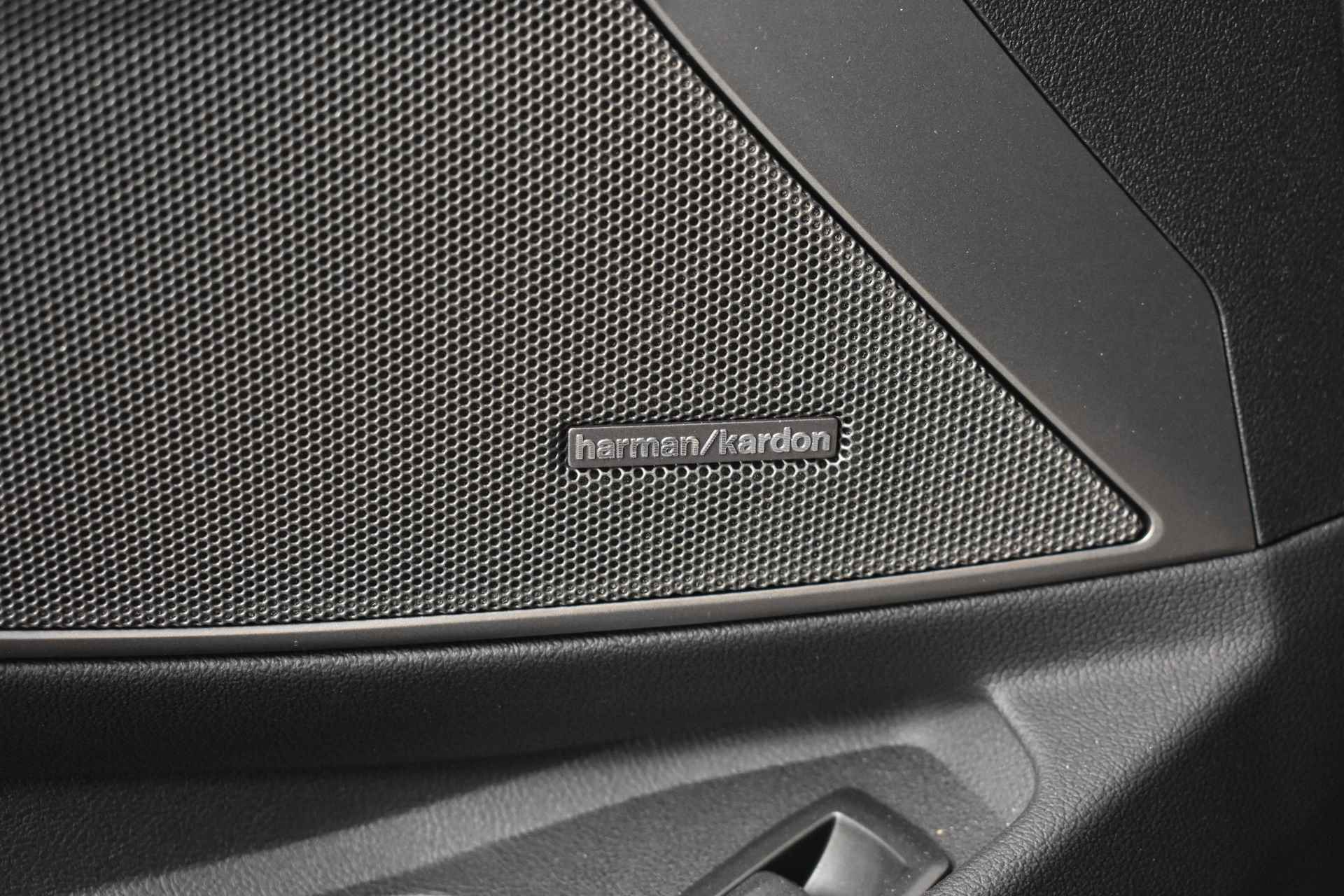 BMW 3 Serie Touring 330i High Executive M Sport Automaat / Panoramadak / Adaptieve LED / Sportstoelen / Active Cruise Control / M-Performance Live Cockpit Professional / Harman Kardon - 51/58