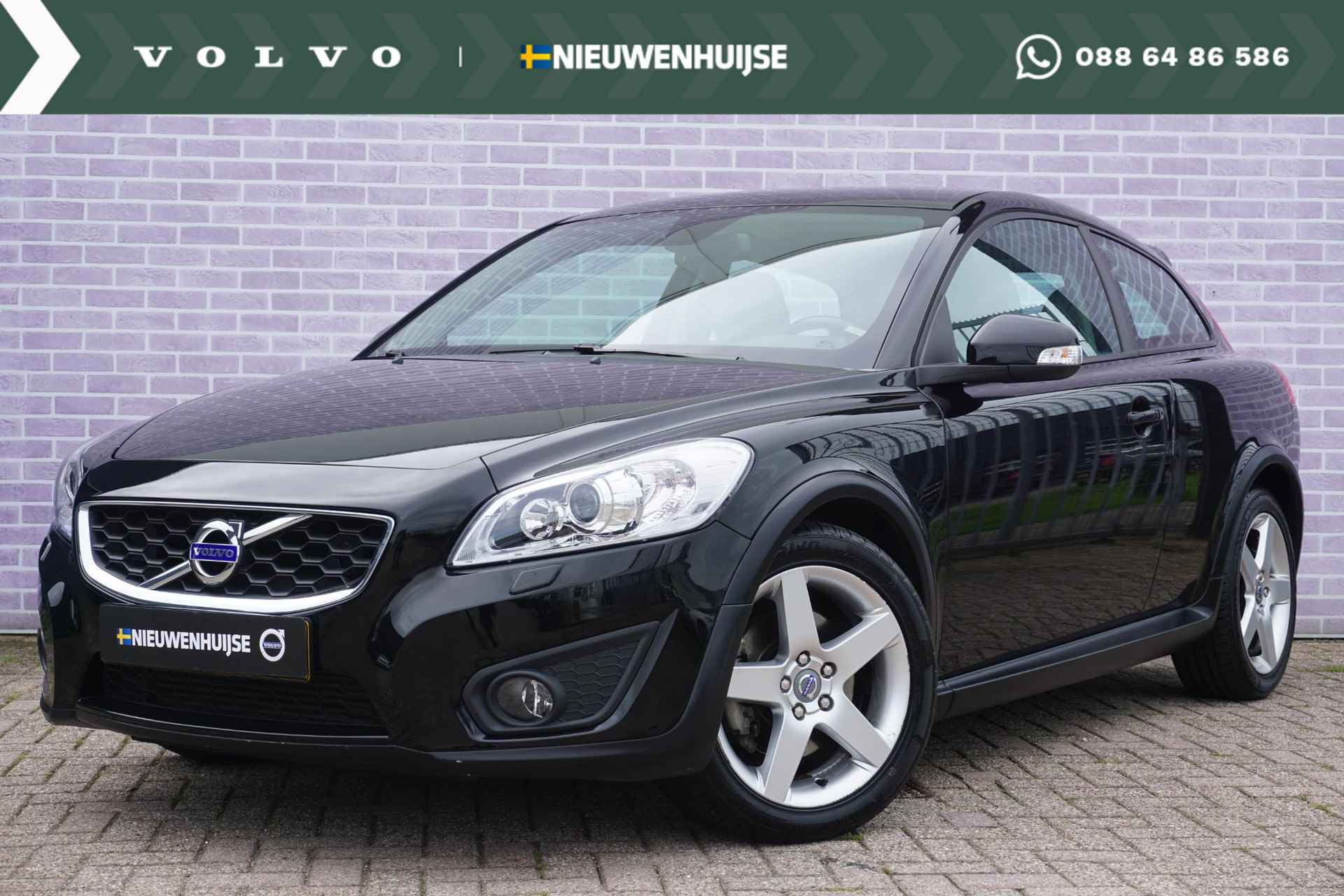 Volvo C30 2.5 T5 Summum | 5 CILINDER! | Cruise control | High Performance Audio | 17" lm velgen | Leder | Spoiler | Parkeersensoren | Climate control | Bluetooth | Actieve bocht verlichting | - 1/25