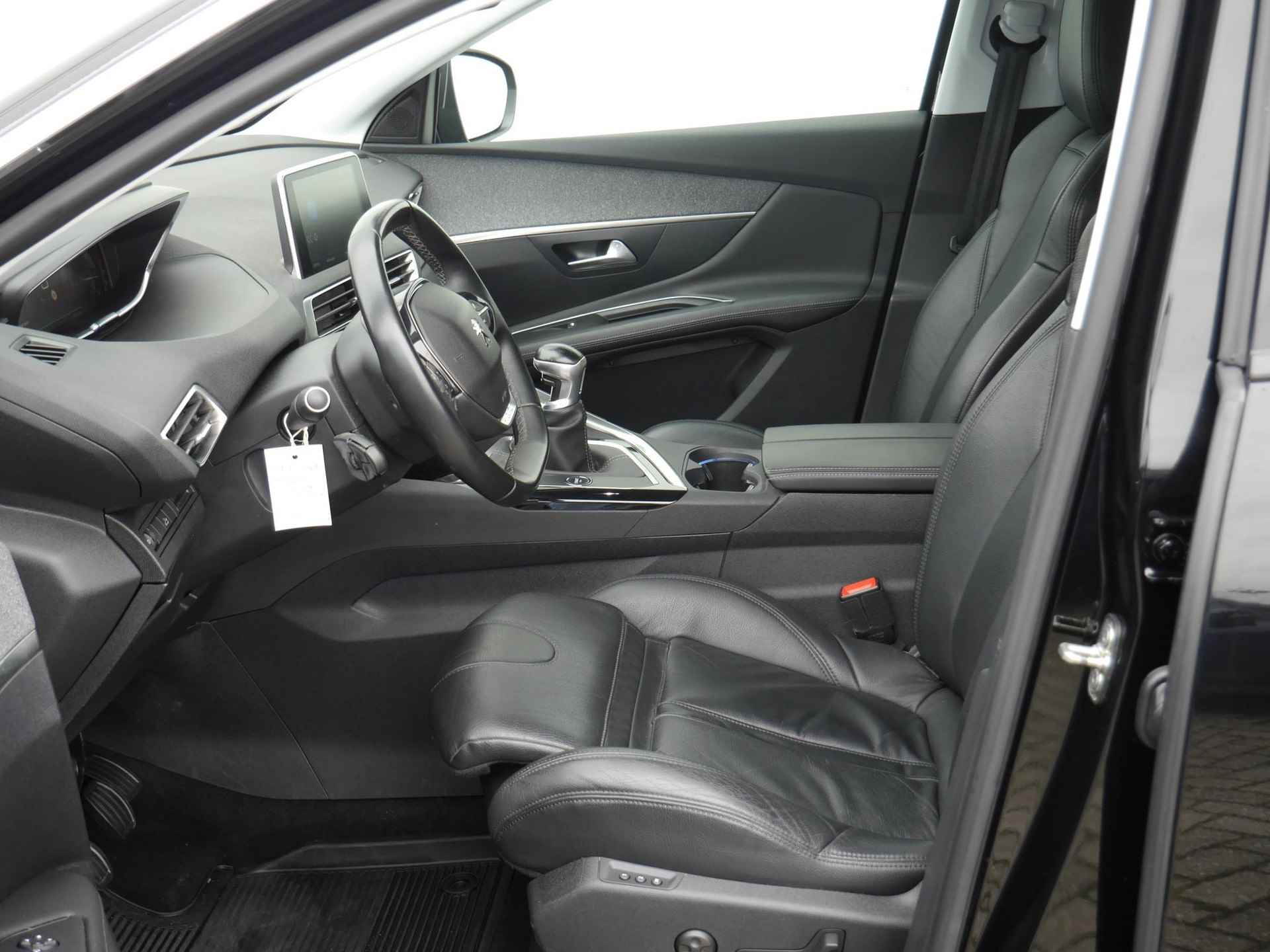 Peugeot 3008 1.5 BlueHDi Blue Lease Premium Handgeschakeld | LMV | 1500KG Trekgewicht | Camera | Achterklep Elektrisch | Stoelverwarming Voor | Cruise Control | Draadloos Opladen | Navigatie | Start Stop - 11/48