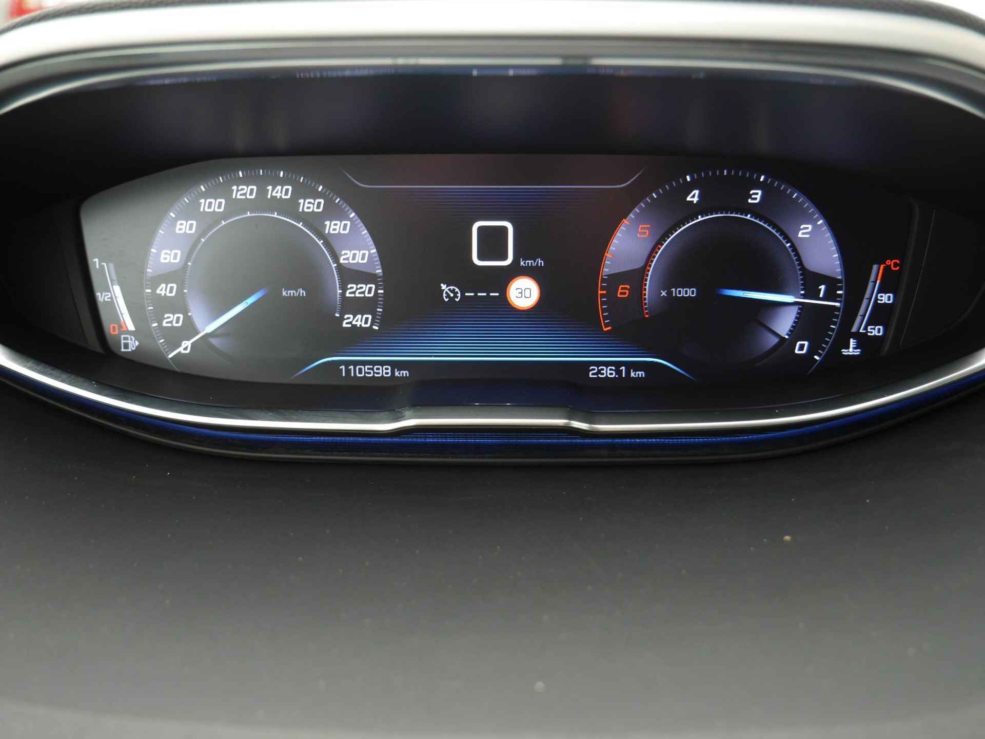 Peugeot 3008 1.5 BlueHDi Blue Lease Premium Handgeschakeld | LMV | 1500KG Trekgewicht | Camera | Achterklep Elektrisch | Stoelverwarming Voor | Cruise Control | Draadloos Opladen | Navigatie | Start Stop - 17/48