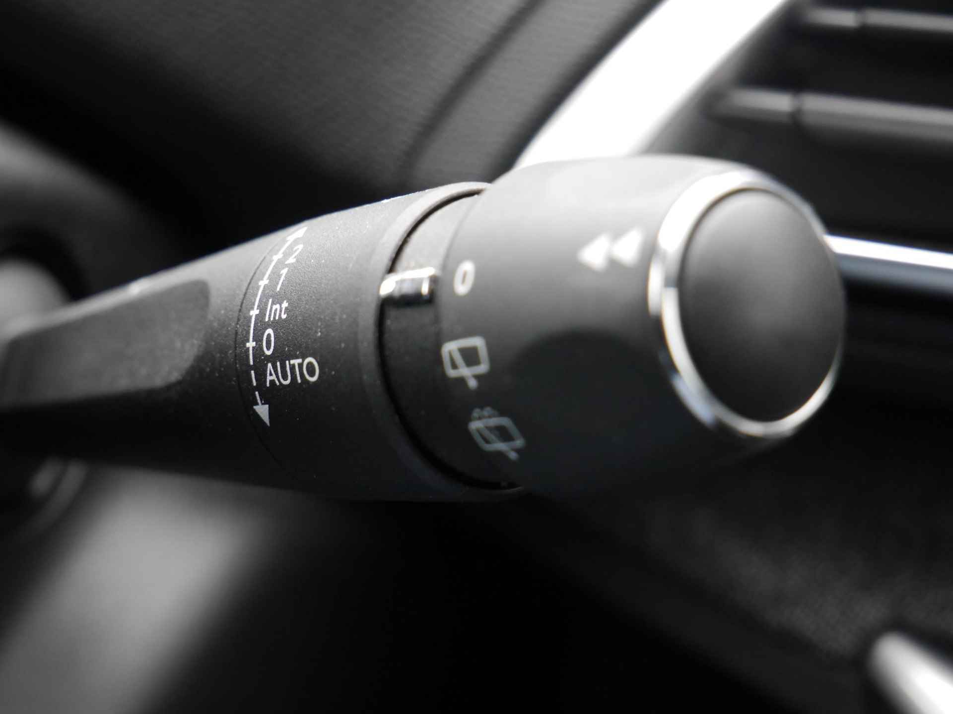 Peugeot 3008 1.5 BlueHDi Blue Lease Premium Handgeschakeld | LMV | 1500KG Trekgewicht | Camera | Achterklep Elektrisch | Stoelverwarming Voor | Cruise Control | Draadloos Opladen | Navigatie | Start Stop - 19/48