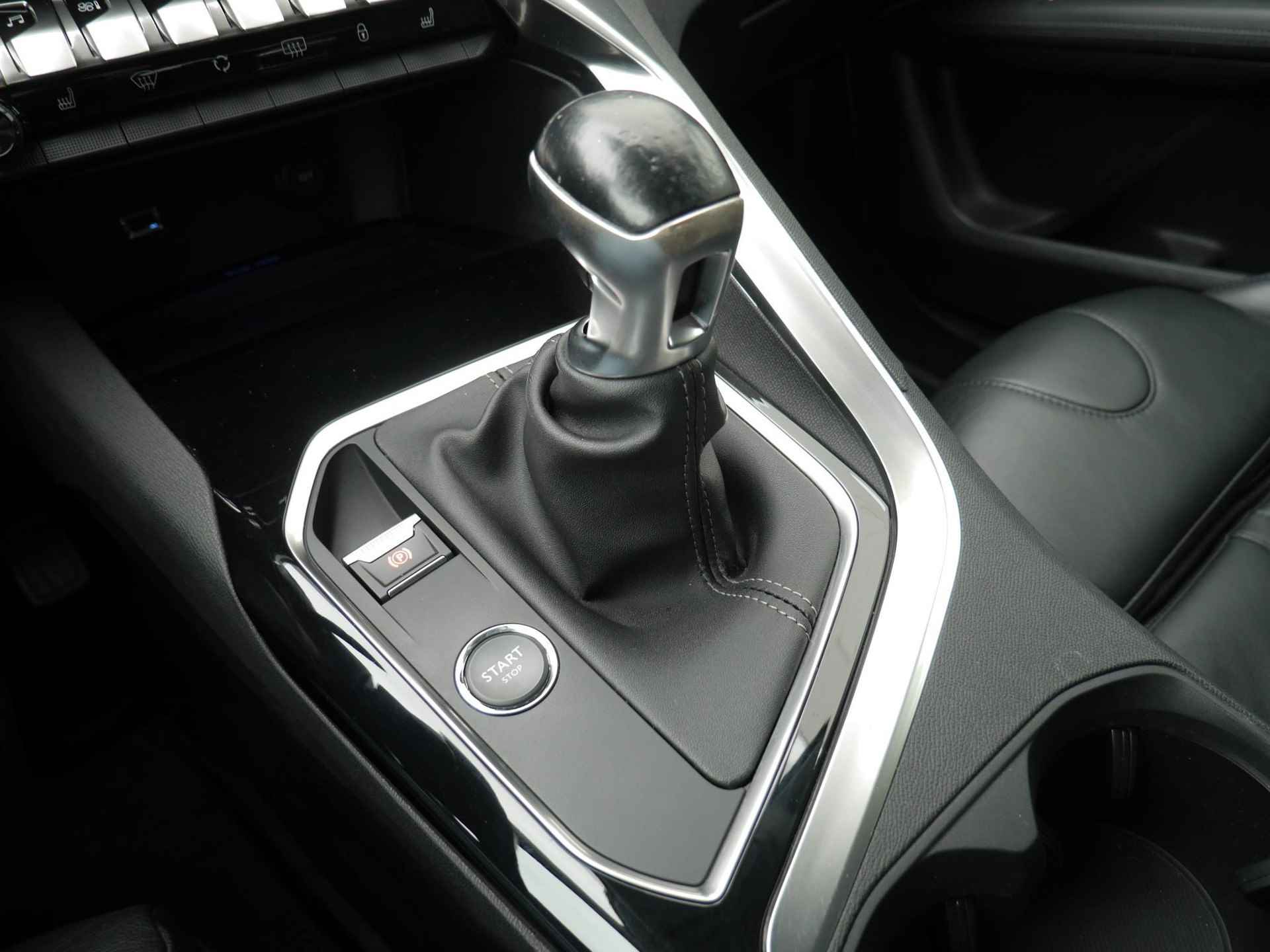 Peugeot 3008 1.5 BlueHDi Blue Lease Premium Handgeschakeld | LMV | 1500KG Trekgewicht | Camera | Achterklep Elektrisch | Stoelverwarming Voor | Cruise Control | Draadloos Opladen | Navigatie | Start Stop - 22/48