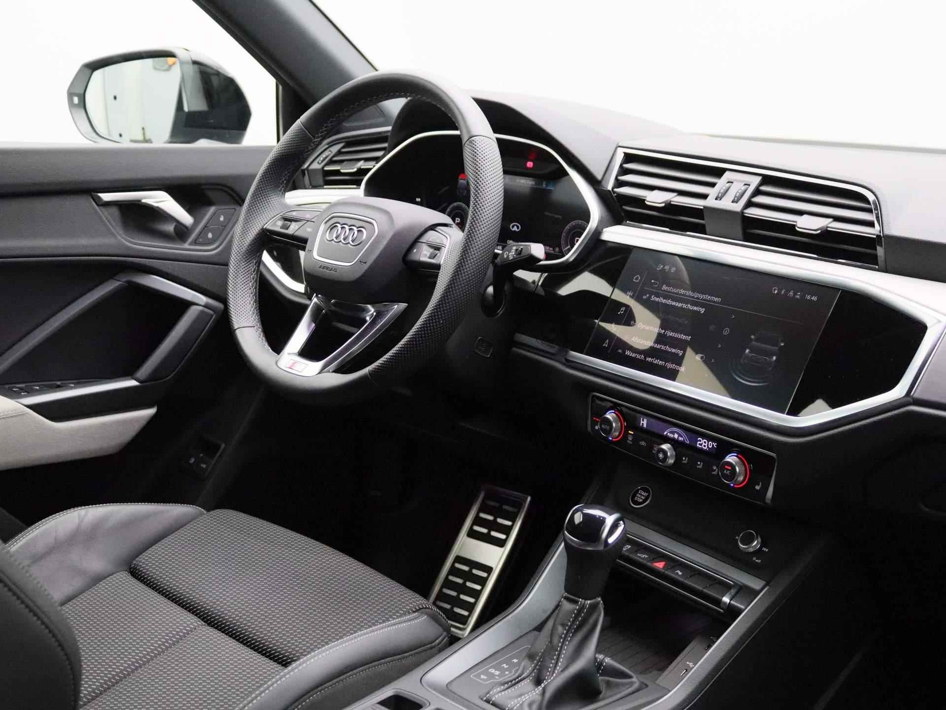 Audi Q3 Sportback 45 TFSI e S Edition | S-line | Automaat | Navigatie | Adaptive Cruise Control | Climate Control | Stoelverwarming | Virtual Cockpit | LED | Lichtmetalen velgen | Privacy glass | - 48/52