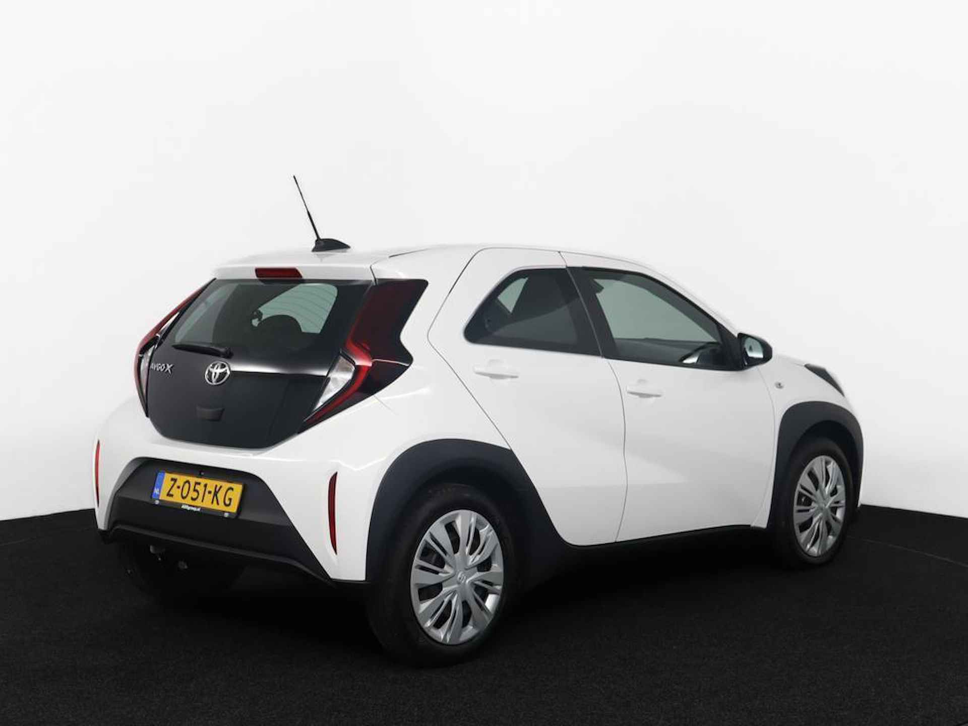 Toyota Aygo X 1.0 VVT-i MT Play | Apple carplay & Android Auto | Airconditioning | Achteruitrijcamera | - 2/53