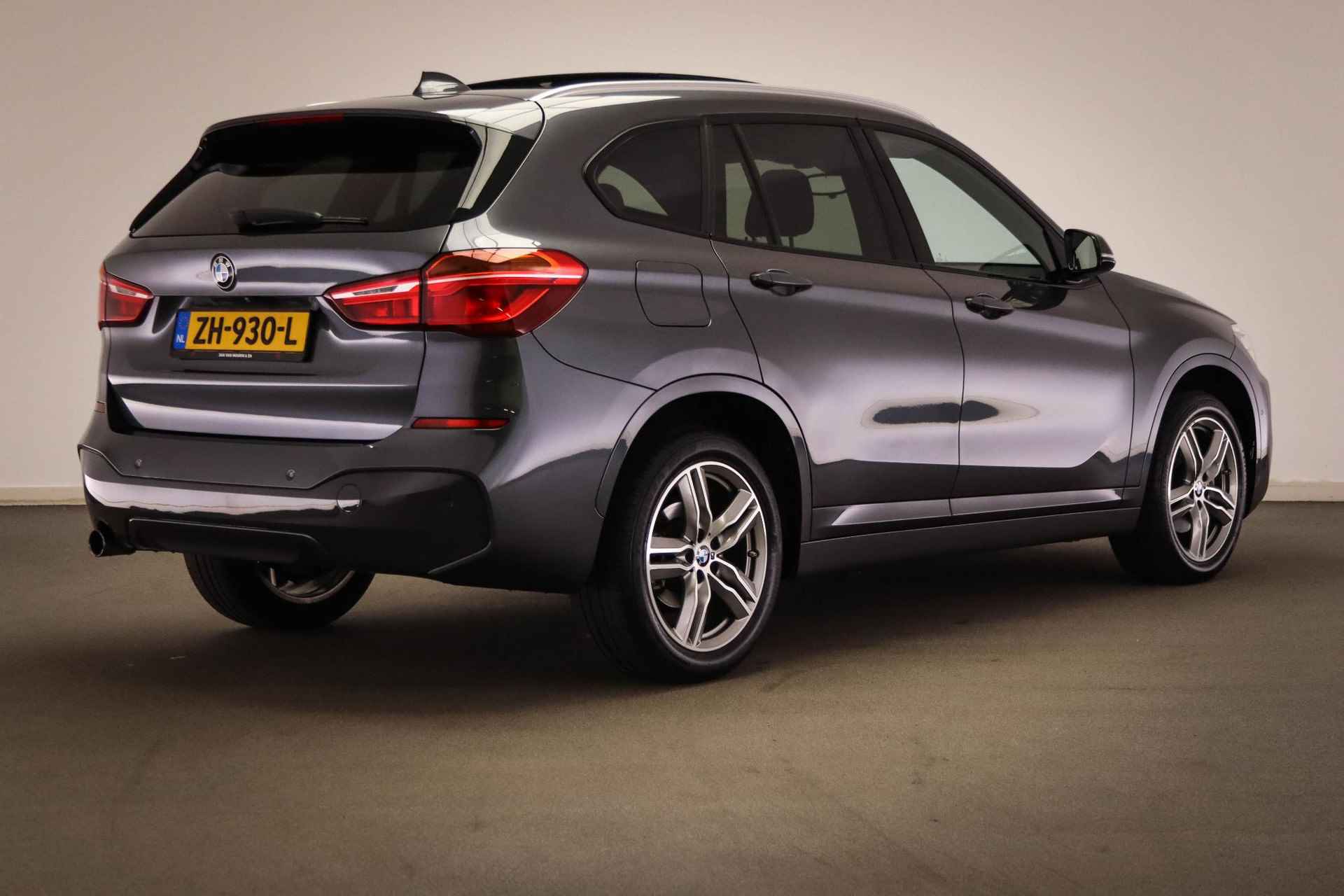 BMW X1 sDrive18i M-Sport Centennial High Executive | PANORAMADAK | HEAD UP | NAVI | CAMERA | 18" - 2/54