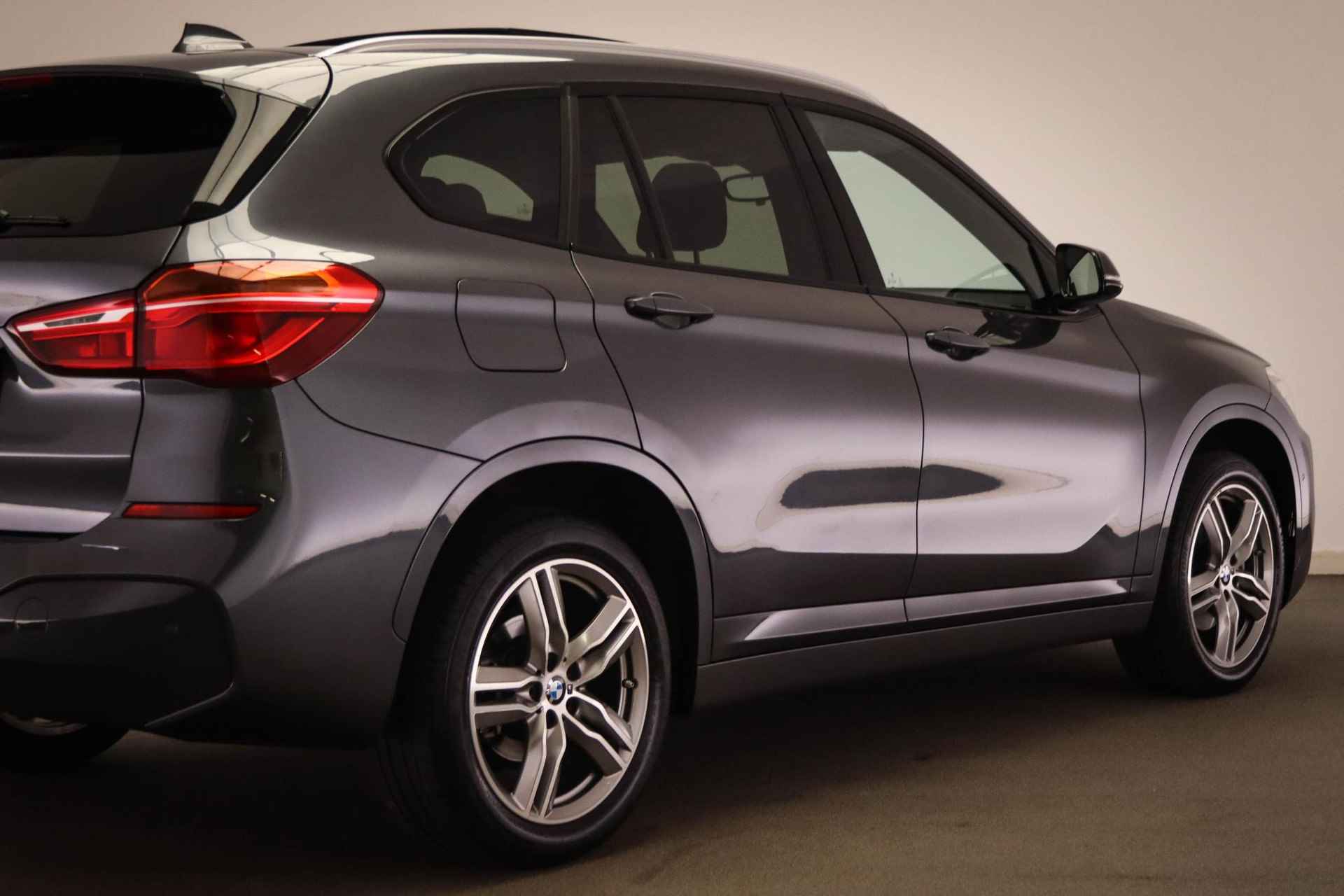 BMW X1 sDrive18i M-Sport Centennial High Executive | PANORAMADAK | HEAD UP | NAVI | CAMERA | 18" - 20/54